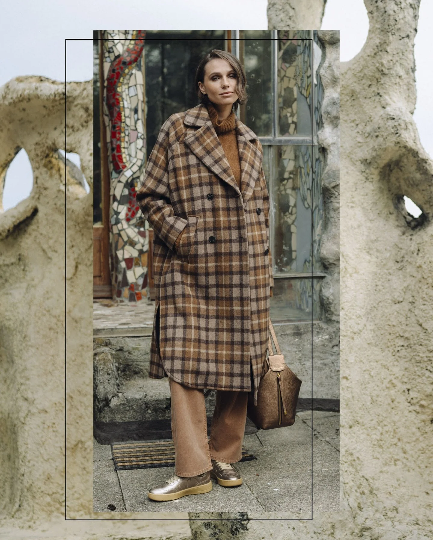 shades of copper • egal ob als Accessoires oder Kleidung, Kupfer als eine frische, coole Farb-Alternative diesen Herbst
#knit #luren #jeans #isabelmarant #coat# #marcopolo #bag #giannichiarini #sneakers #veja #ledergerbermode 
#photographer @n