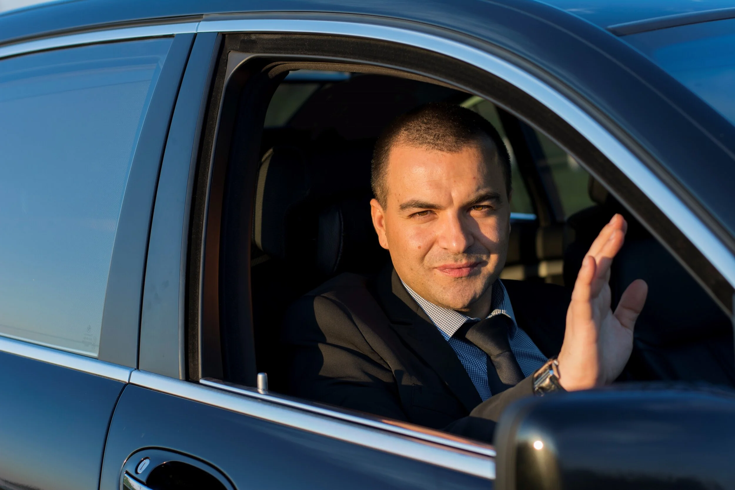 chauffeur-waving-to-london-car-service-1.jpeg