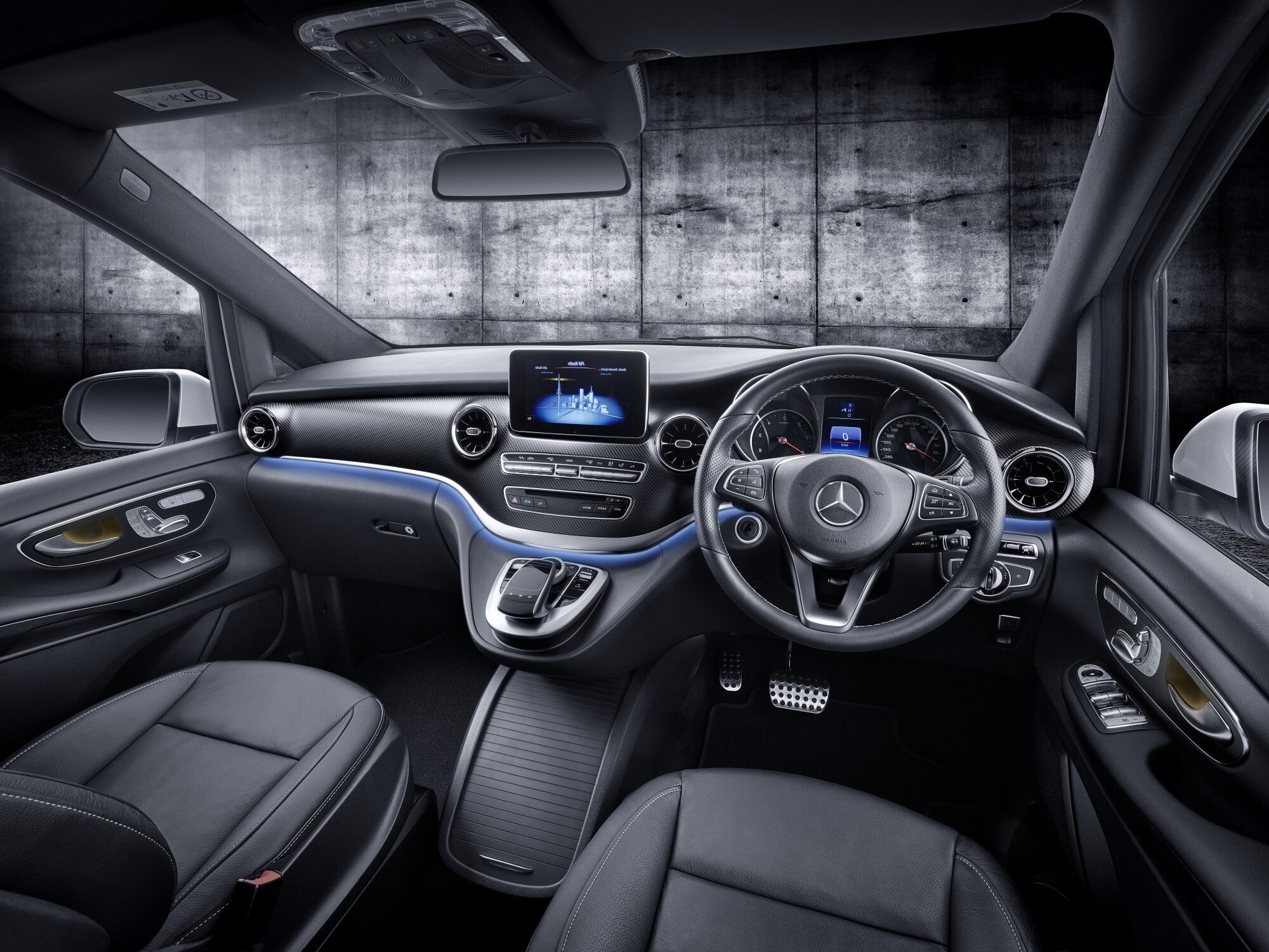 v-class-interior-dashboard-luxury-executive-travel.jpg