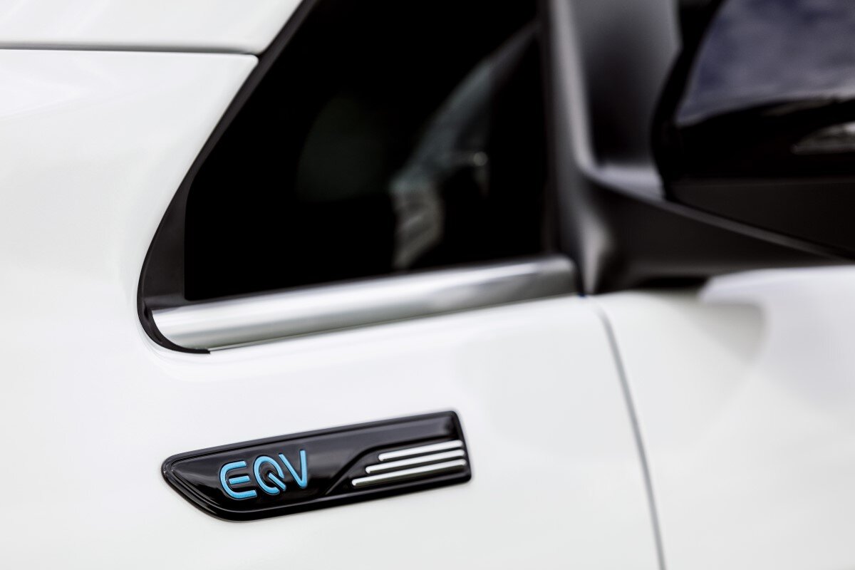 new-v-class-eqv-driver-and-car-service-in-london.jpg
