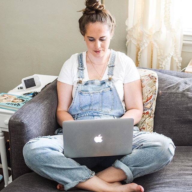 ✏️ How to Write a Book Using 5 Simple Steps✏️ is the title of the YouTube video I published today. The fact that I have the first-hand knowledge to make a tutorial like this is the COOLEST feeling.⁣
⁣
This is me a year-ish ago, 7 weeks pregnant with 