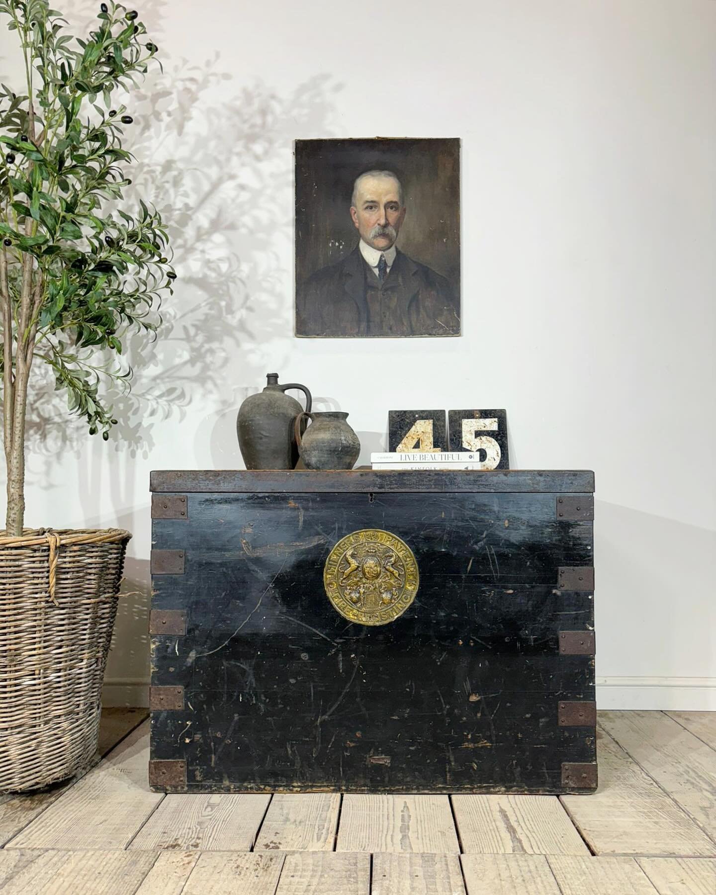 Great patina to this large antique ebonised trunk chest with brass plaque in stock&hellip; 
.
.
.
.
#vintage #antique #19thcentury #rustic #ebonised #trunk #blanketbox #chest #furniture #vintagefurniture #antiquefurniture #frenchfurniture #frenchanti
