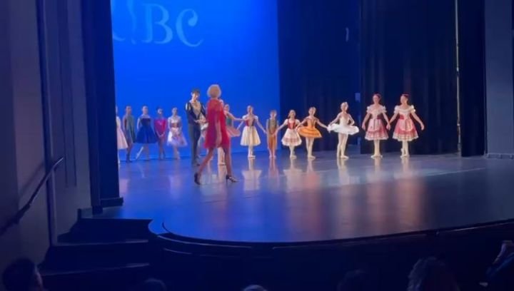 What a beautiful night.
The final bow. A moment of gratitude, artistry, and celebration. Thank you to all the dancers who made this Gala unforgettable.
A special moment recognizing our esteemed jury and their invaluable contribution.
.
.
.
#vkibcfina