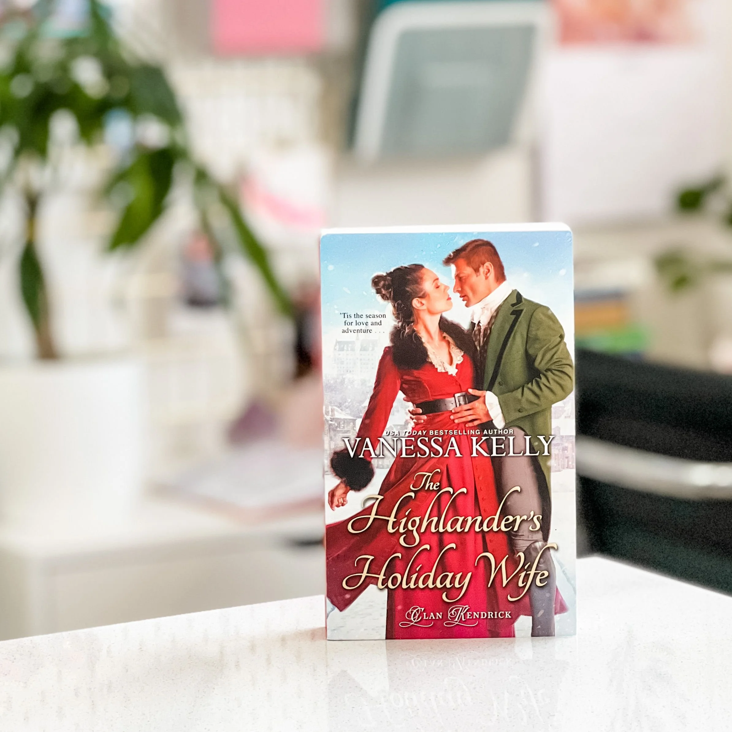 The Highlander's Holiday Wife