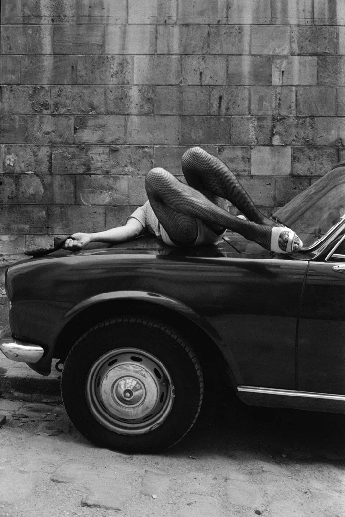 9. Pigalle, Paris (Barbara sur la voiture), 1978-1979
