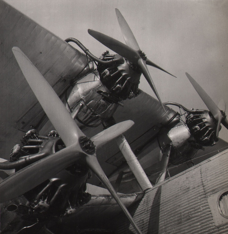 10. Trois Moteurs du Handley-Page, quatrimoteur de l’Imerial-Airways, c. 1936