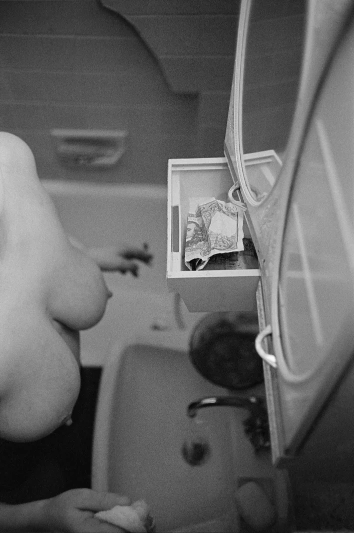 13.Rue des Lombards, Paris (L’argent dans le tiroir de la sale de bain), 1976-1977