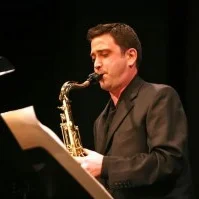 Jeremy Ruthrauff, Saxophone Musical Affiliations: Freelance with the Milwaukee Symphony Orchestra, Chicago Symphony Orchestra, Lyric Opera of Chicago, Chicago Symphony Music Now, Grant Park Symphony Orchestra, Contempo, Eighth Blackbird Academic Affiliations: Professor of Saxophone at DePaul University, Concordia University Chicago and William Rainey Harper College Musical Passions: Exploring extended saxophone techniques through his own composition. His repertoire often includes works outside of the “concert” arena including Coltrane, Eric Dolphy and Piazzolla compositions, traditional shakuhachi Outside Interests: films by Atom Egoyan and Peter Greenaway along with Cronenberg films; especially the older horror films