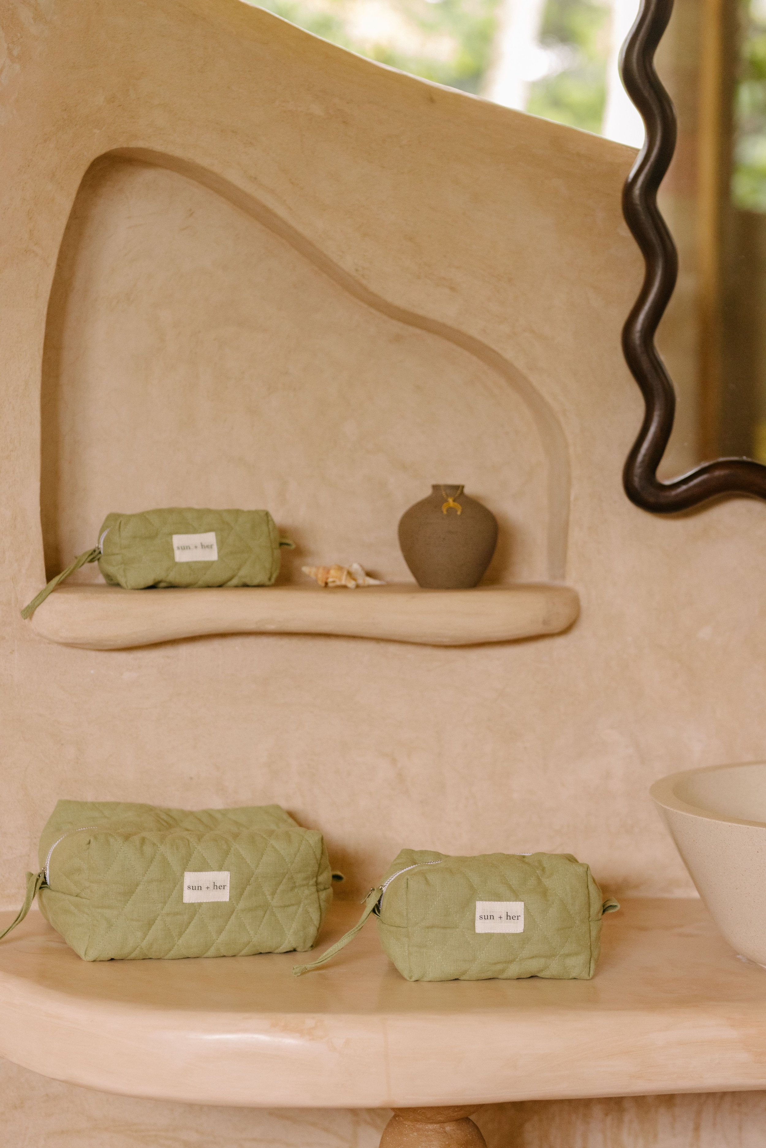 sun-and-her-beauty-bags-pistachio-1.JPG