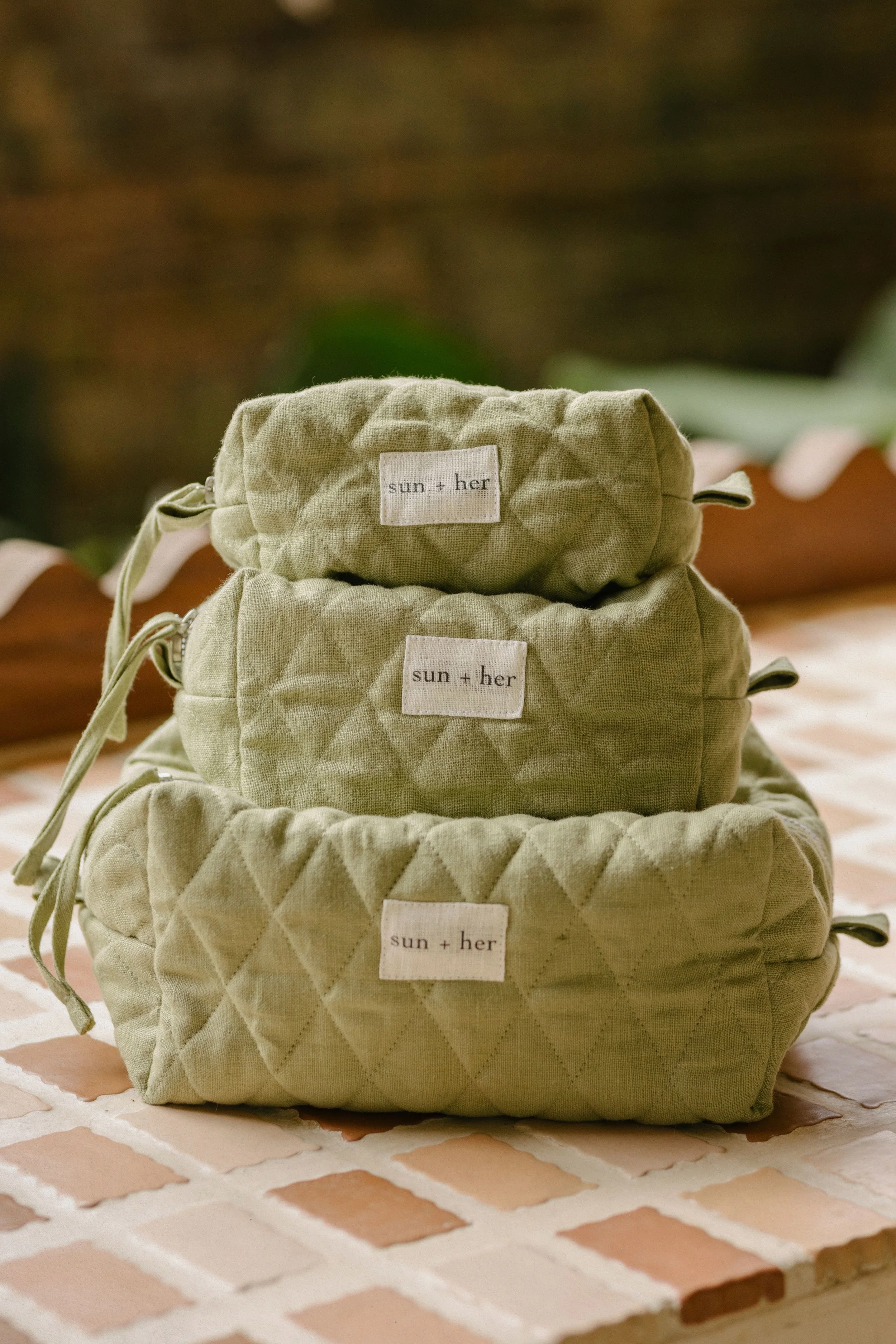 sun-and-her-beauty-bags-pistachio-3.JPG