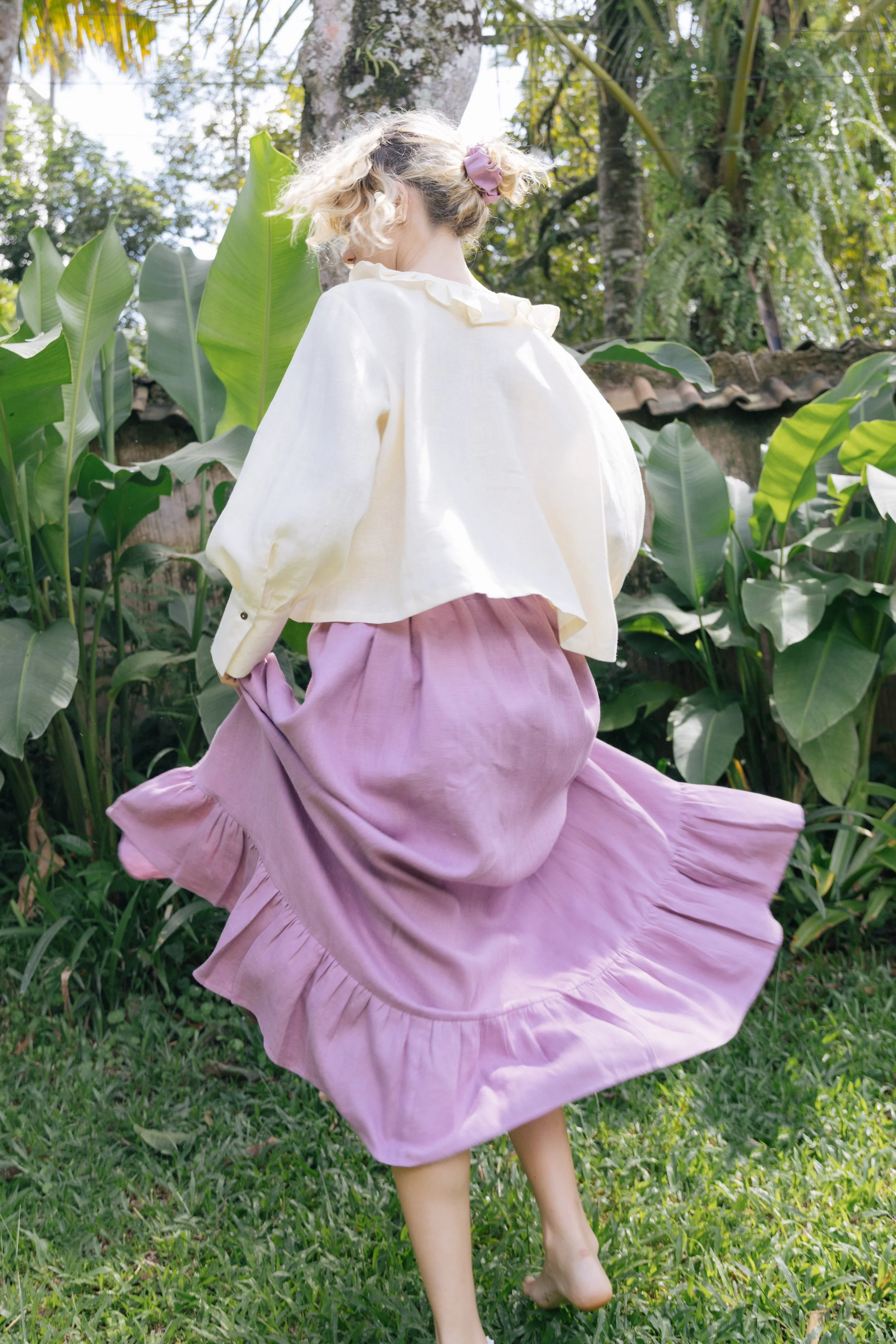 sun-and-her-ruffle-hem-linen-skirt-rosewood-pink-moving.jpg