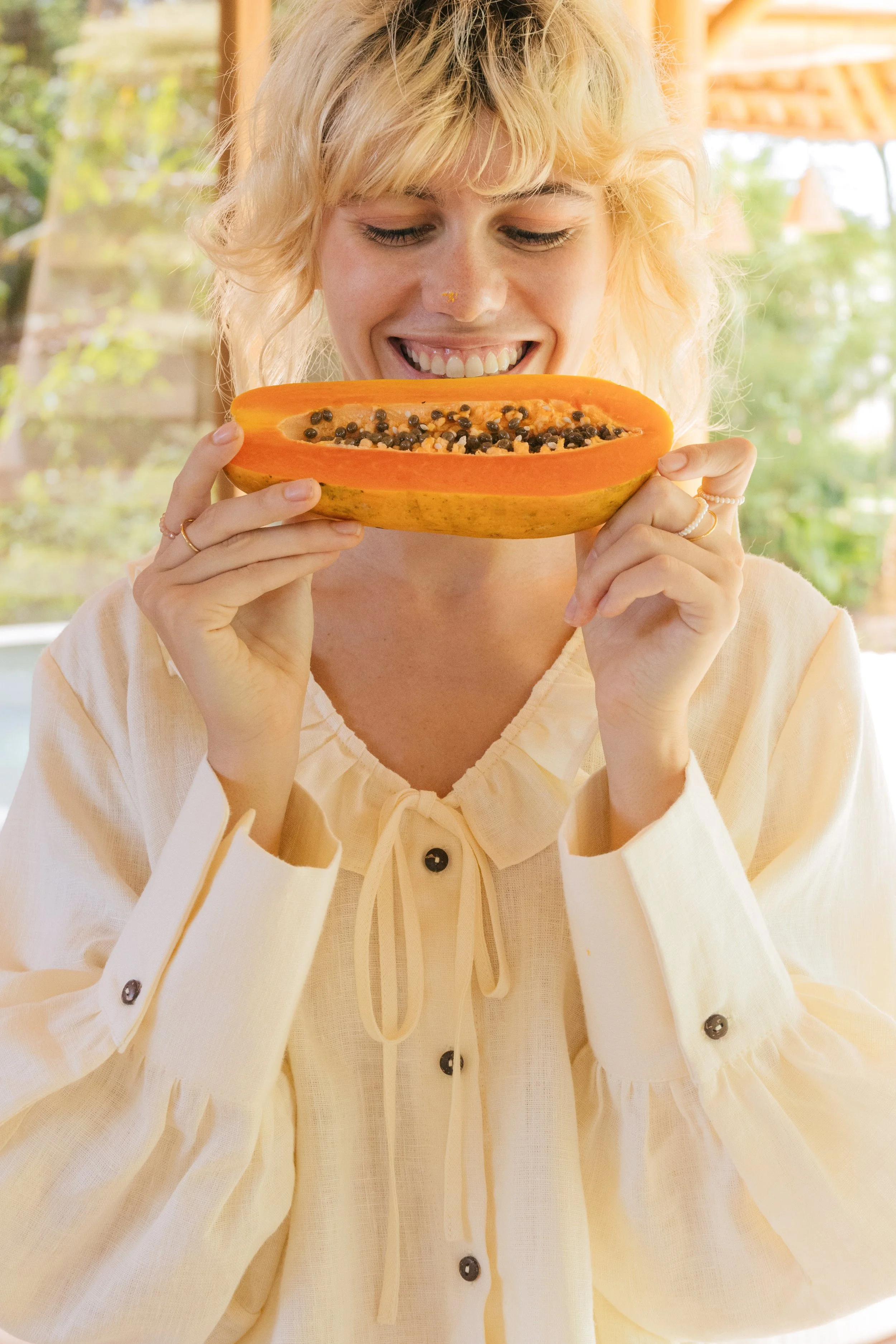 sun-and-her-ruffle-collar-linen-shirt-butter-yellow-close-up-papaya.jpg
