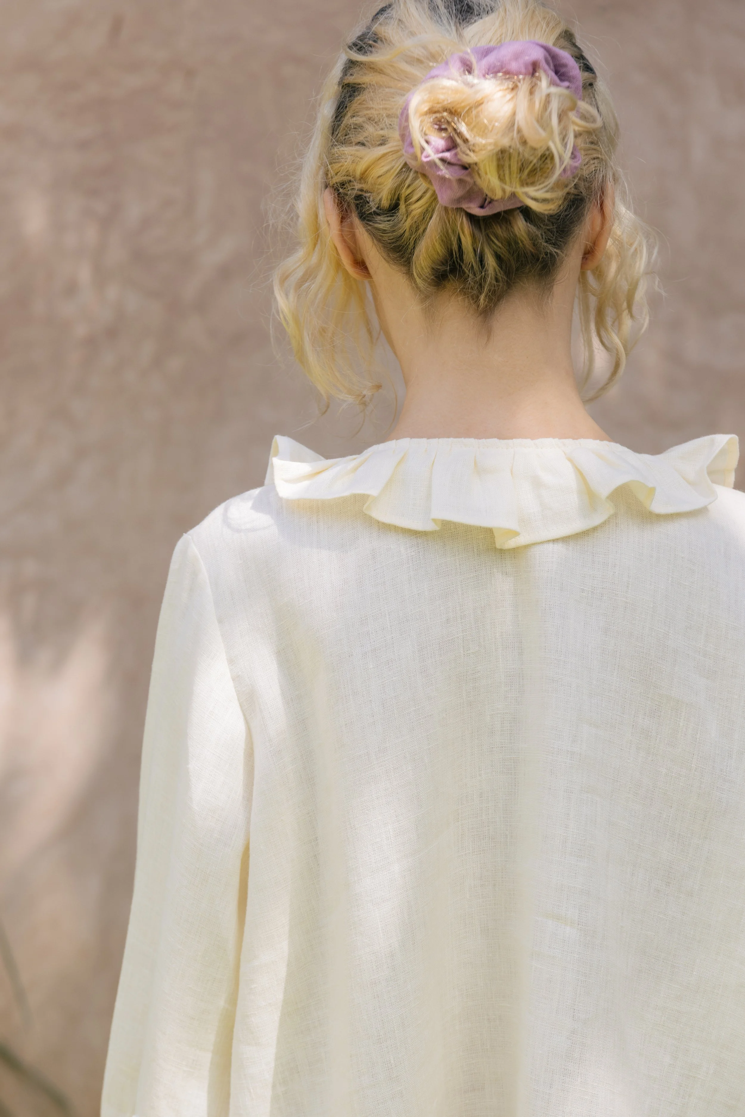 sun-and-her-ruffle-collar-linen-shirt-butter-yellow-close-up.jpg