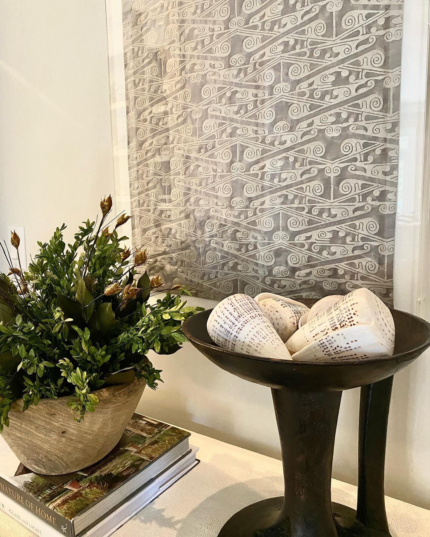 We love how this Fortuny fabric turned out in an acrylic box with a linen liner. 
What a beautiful way to appreciate a special, unique application. 🤩
.
.
.
#interiordesign #entryhall #interiordecor #framedfabric #interiorphilosophy #interiorphilosop
