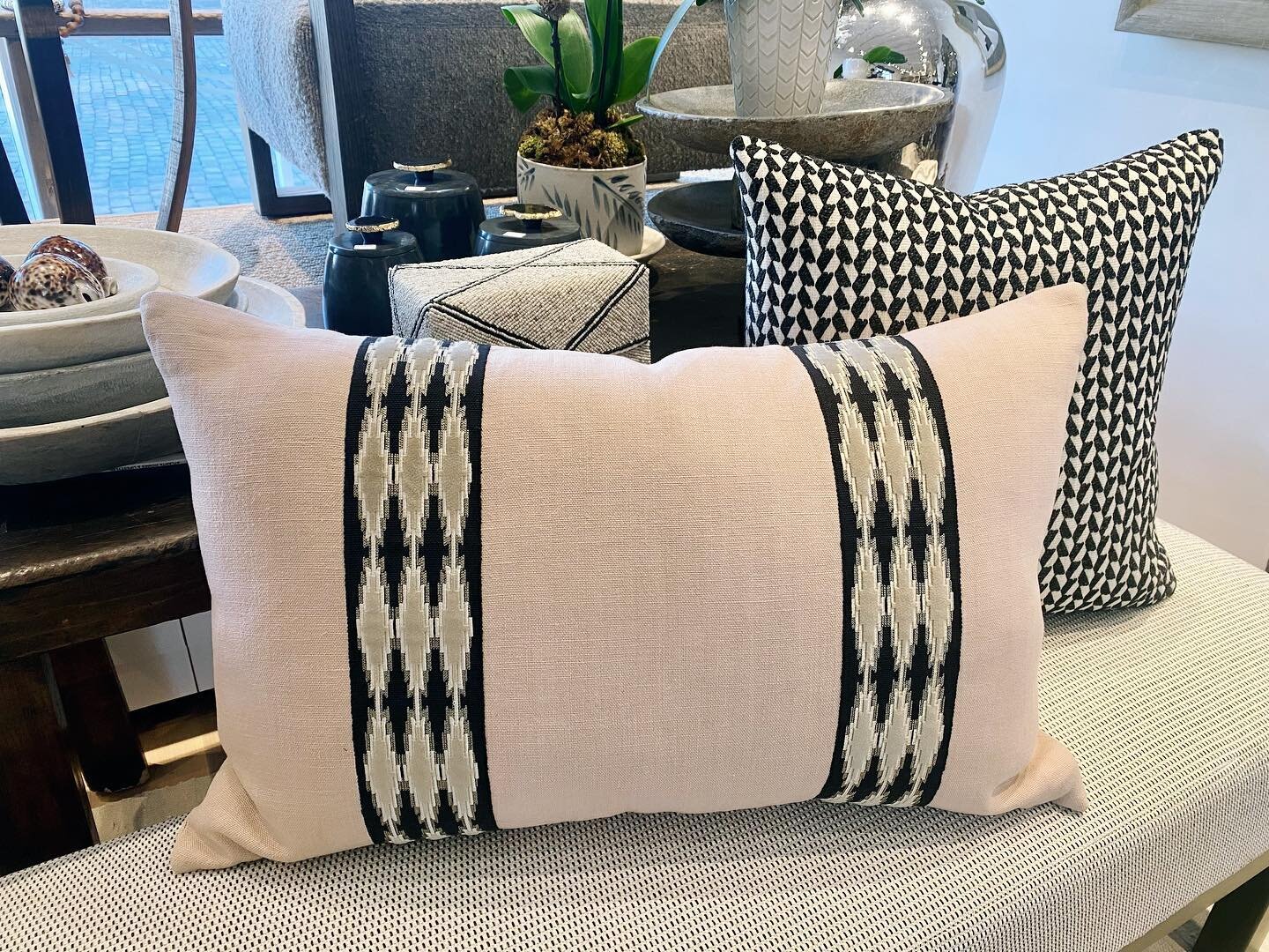 Complete your space with custom pillows from Interior Philosophy! 
We have so many indoor and outdoor textures and trims to choose from to make it your own.
.
.
.
#custompillows #interiordecor #interiordesign #atlantadesigners #interiorphilosophy #in