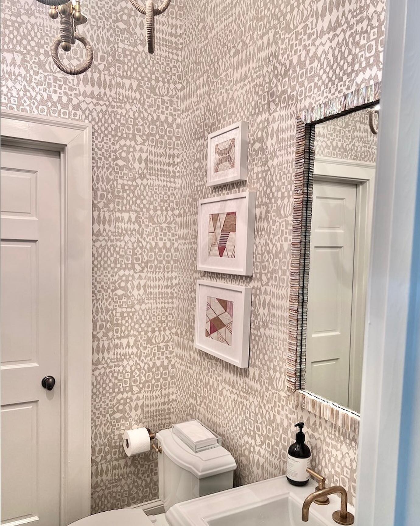 DESIGN TIP 💡

Don&rsquo;t be afraid to add that wow factor. A powder room is the perfect place to try this.
.
.
.
#interiordecor #wowfactor #bold #powderroom #interiordesign #wallpaper #interiorphilosophy #interiorphilosophyatl #atlantadesigners