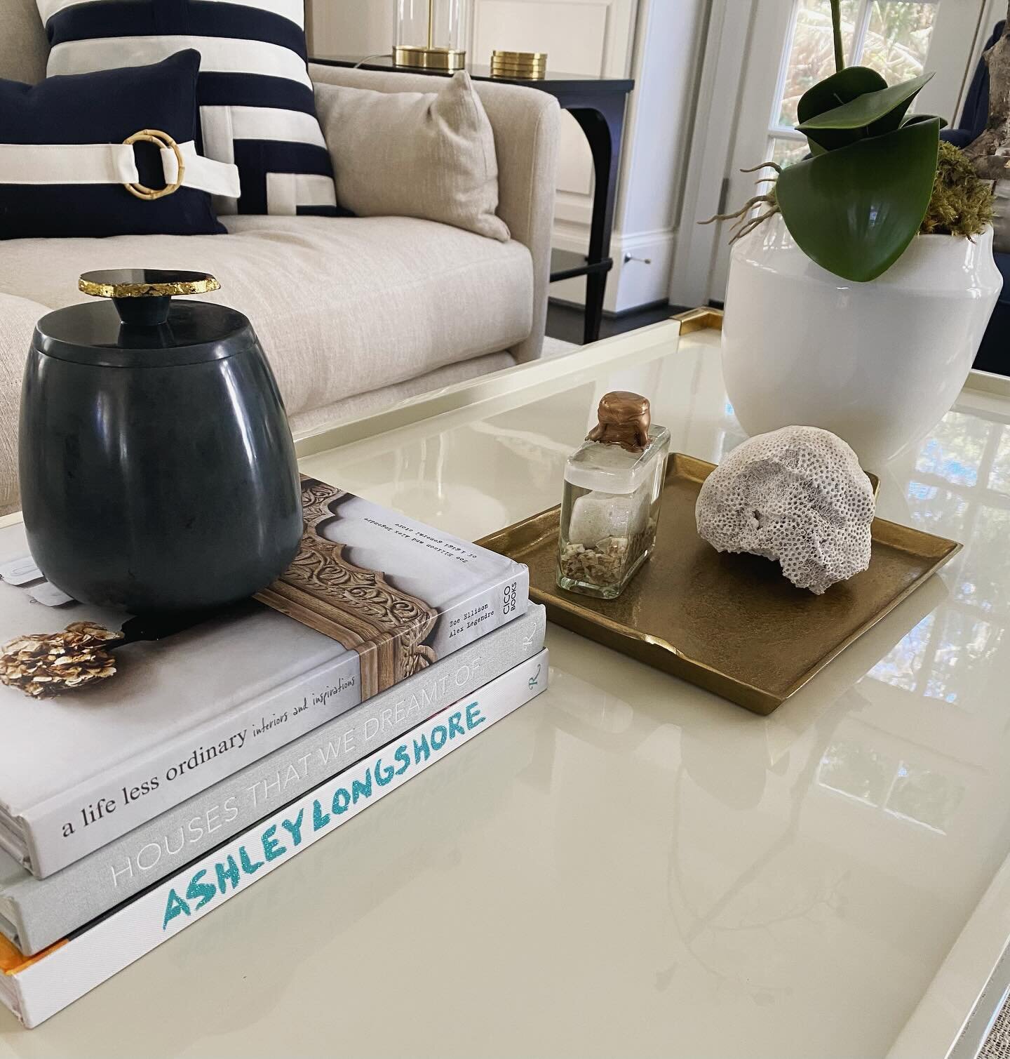 ❕DESIGN TIP❕
Coffee table decor can easily look crowded. It&rsquo;s all about the placement.
.
.
.
#interiordecor #coffeetable #coffeetabledecor #tabledecor #interiordesign #interiorphilosophy #interiorphilosophyatl #atlantadesigners