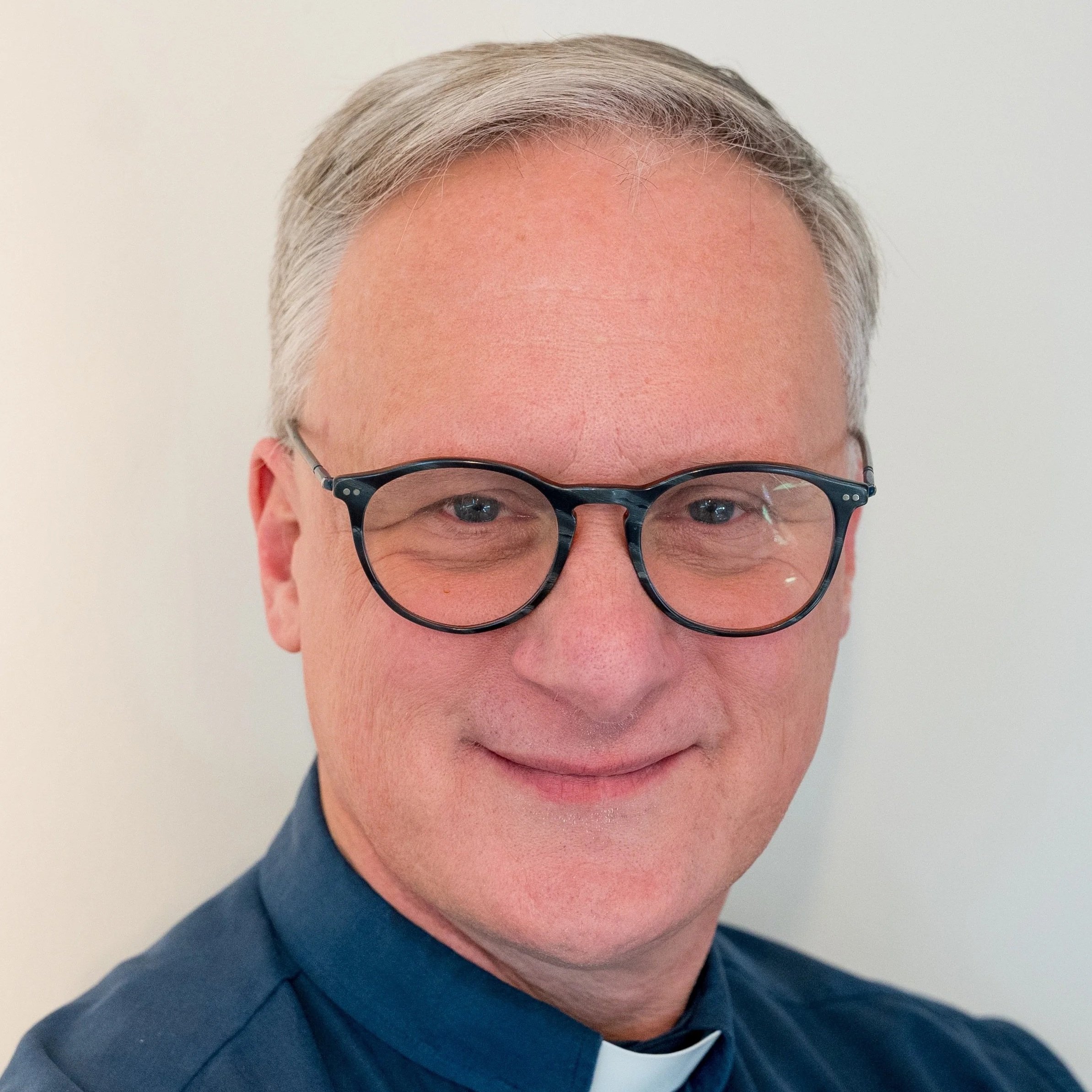 The Rev Canon Dr Neil Mancor,  Senior Pastor/ Pasteur principal