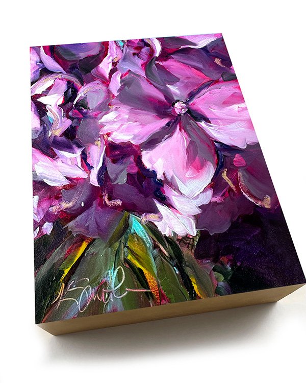 25.7.7_kim smith fine art_original oil painting_hydrangea_kind of sunshine_6x8x2_angled.jpg