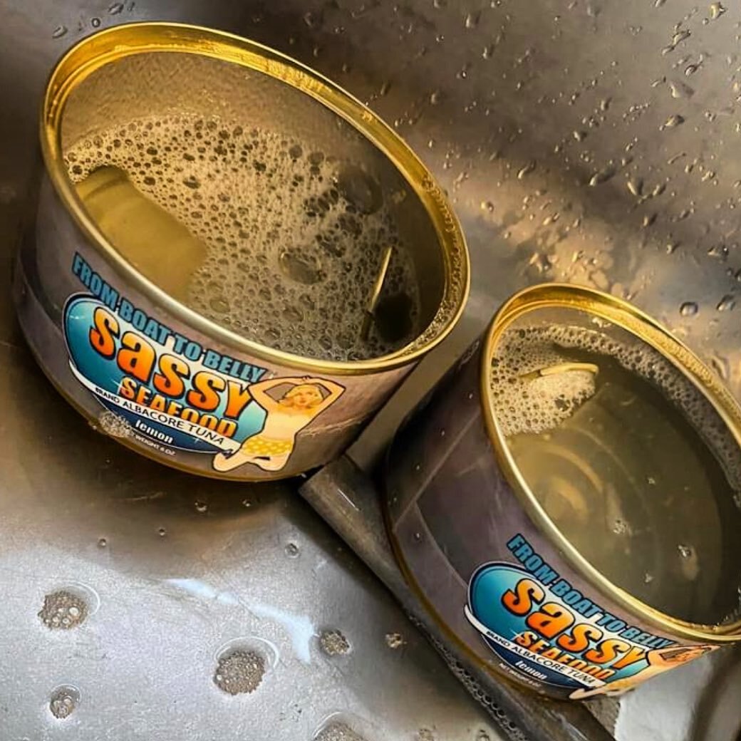 Thankful Thursday! Today we were tagged in a post. It read... ⬇️⬇️

&ldquo;When you come home to find your kid has eaten two cans of @sassyseafood in one sitting. Time for him to move out.&rdquo; 

#yesitsthatgood 😘#nokidwasharmedinthemakingofthisph