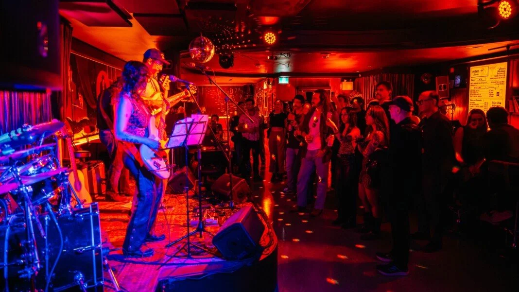 Dina's Tavern