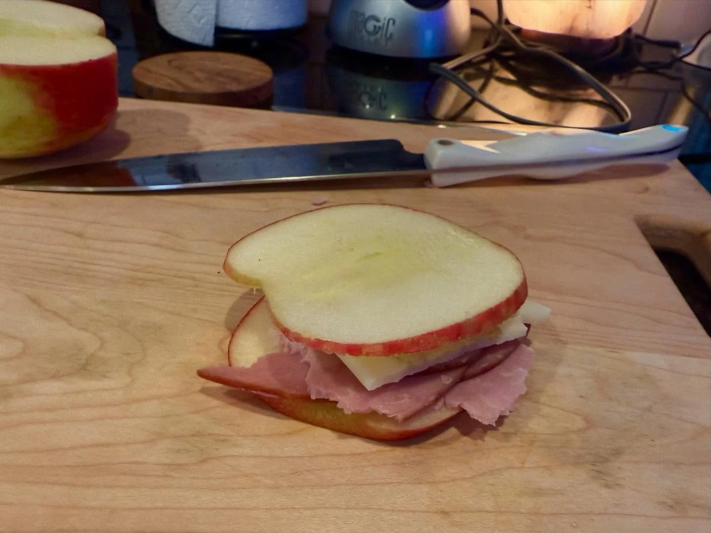 When life gives you APPLES 🍎 
Honey crisp apple slices, Ham, Swiss, Dijon….low carb…crisp…savory…unexpected. 😋🤤