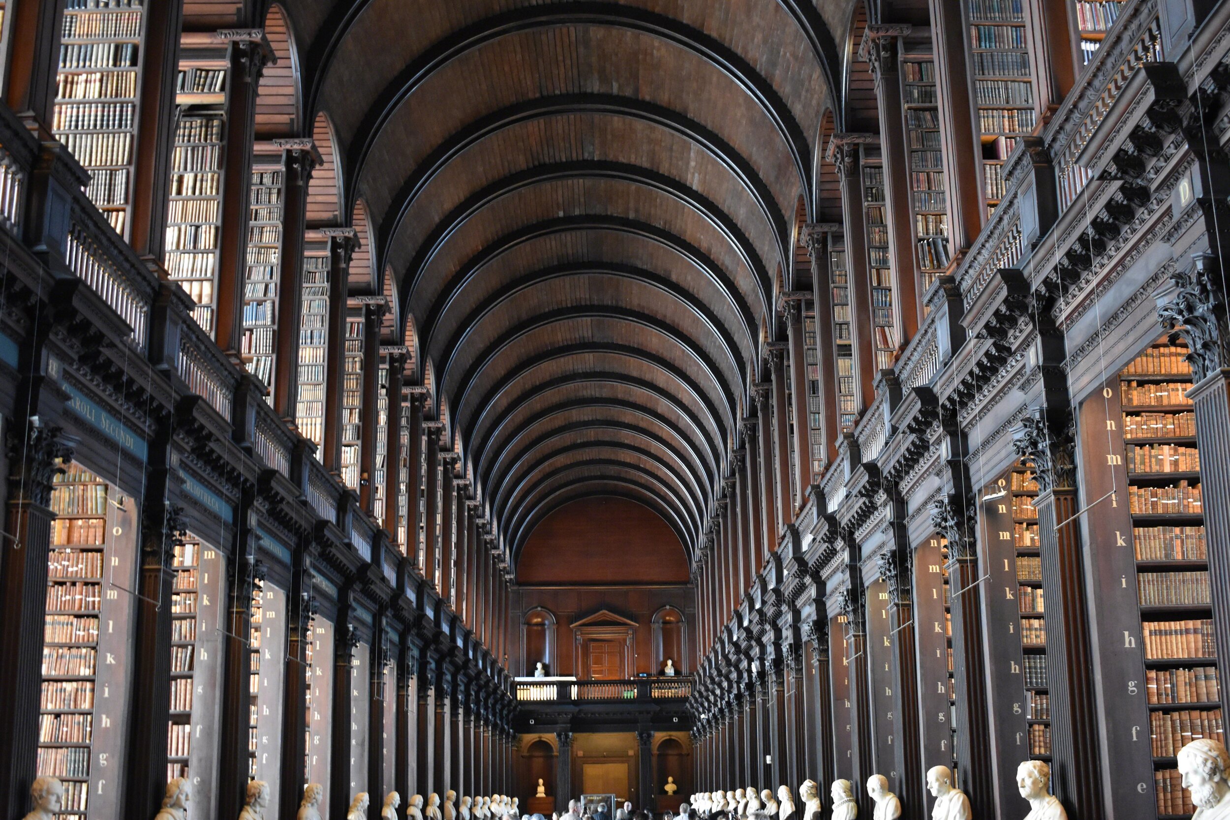 2017--Ireland_Dublin_Trinity_College_Long_Room1_WM_rs.jpg