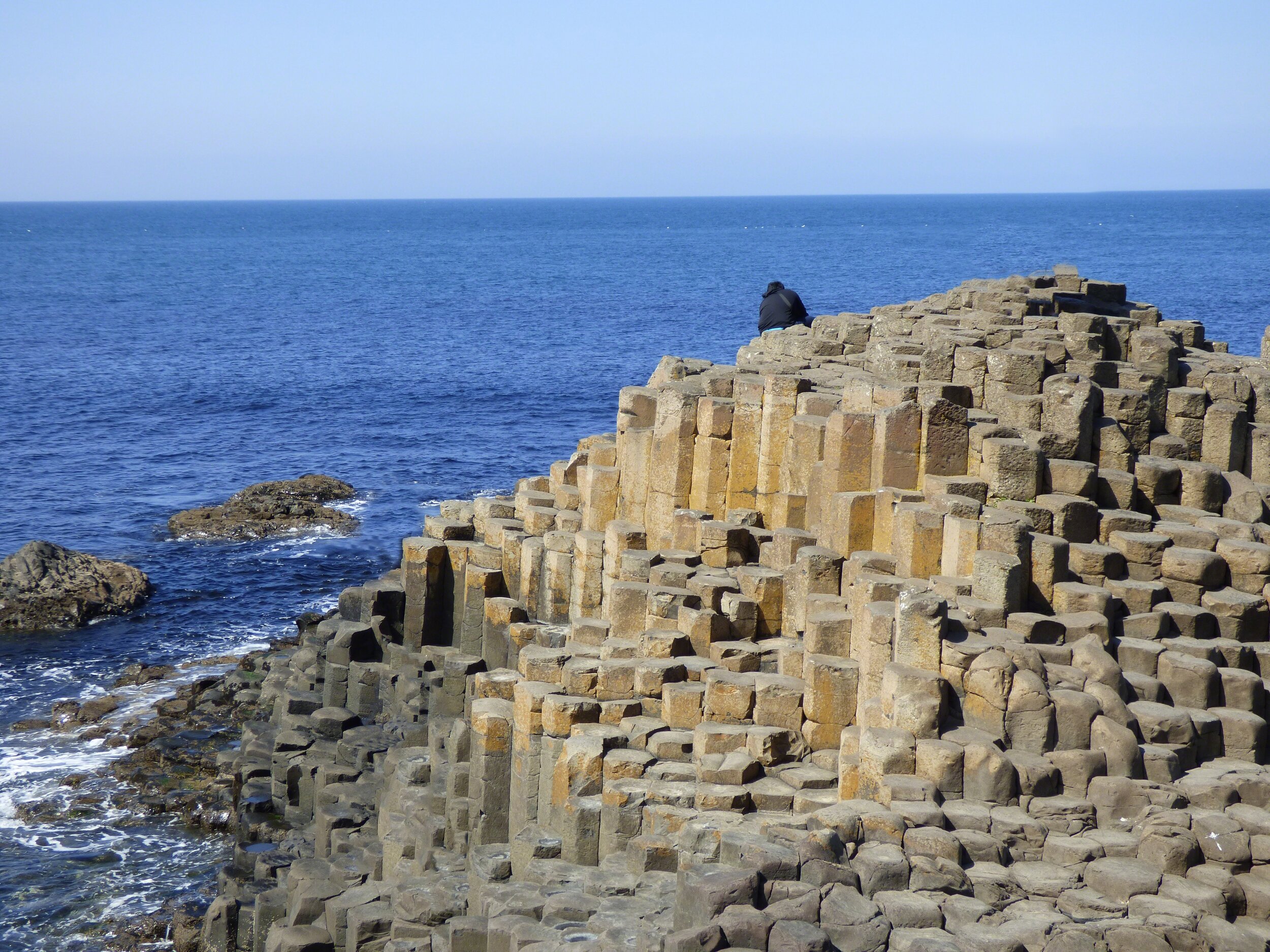 2017--UK_Northern_Ireland_Giants_Causeway_Loner_WM_rs.jpg