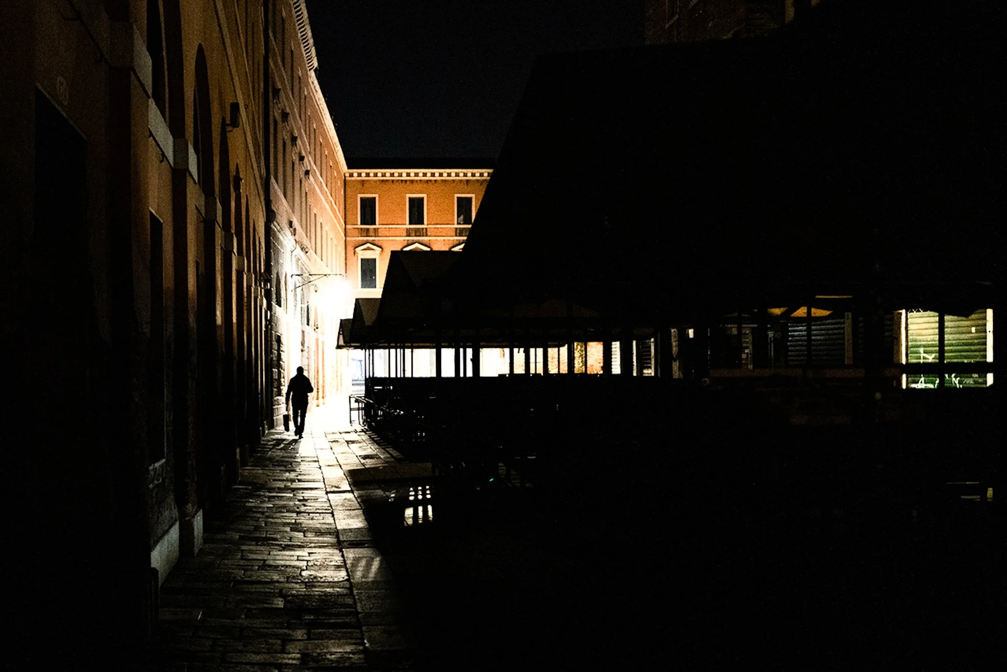 Monochrome_Street_Photography_Venice_0022.jpg