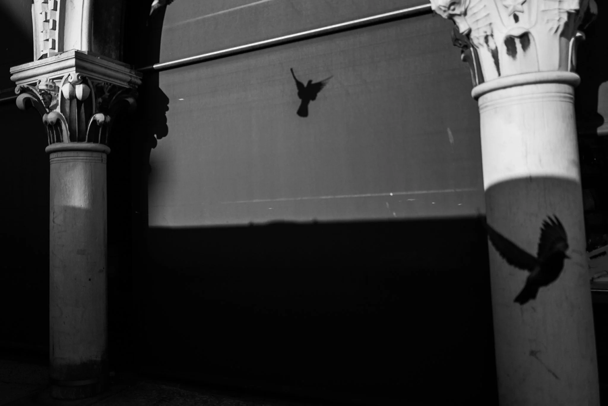 Monochrome_Street_Photography_Venice_0645.jpg