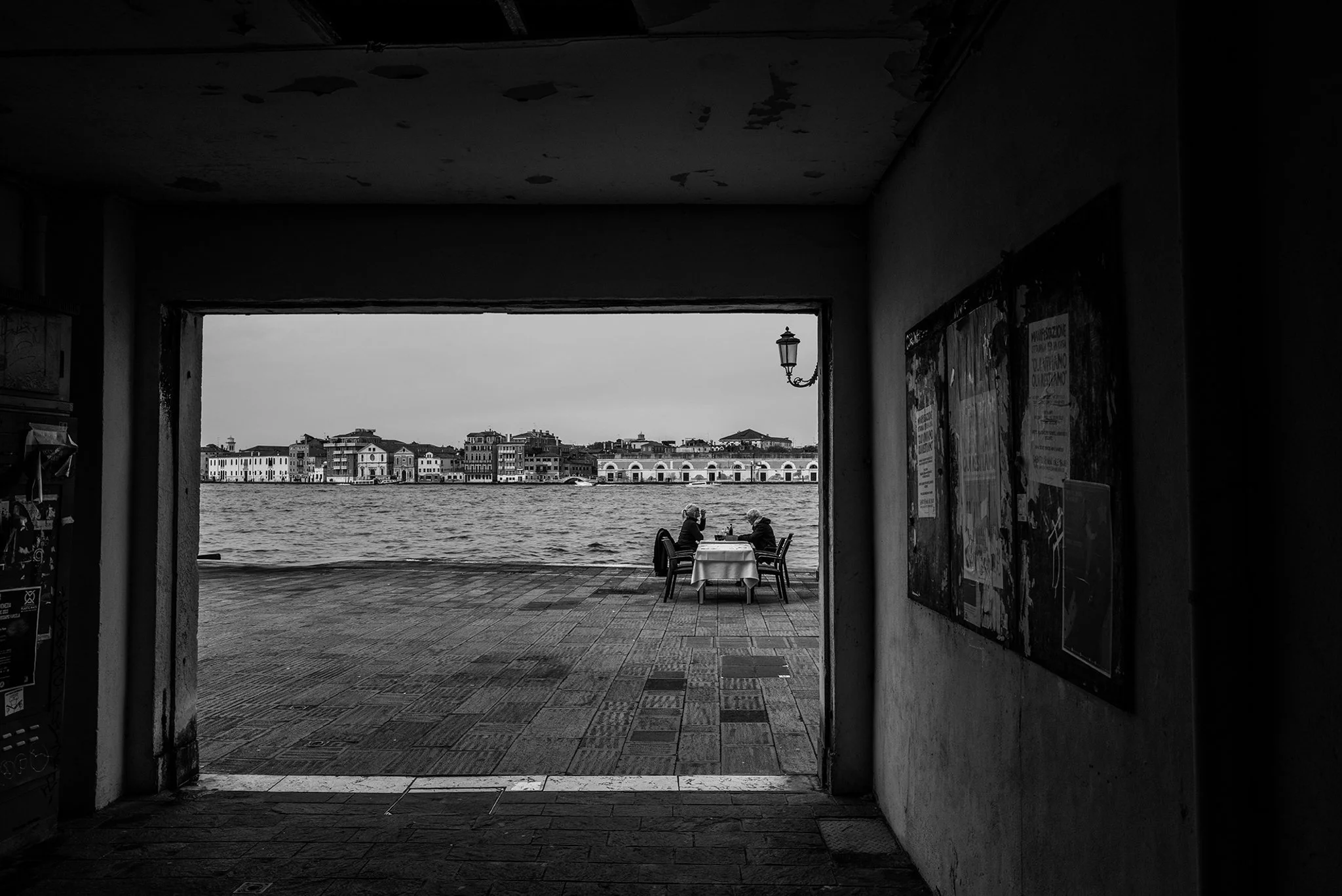 Monochrome_Street_Photography_Venice_1194.jpg