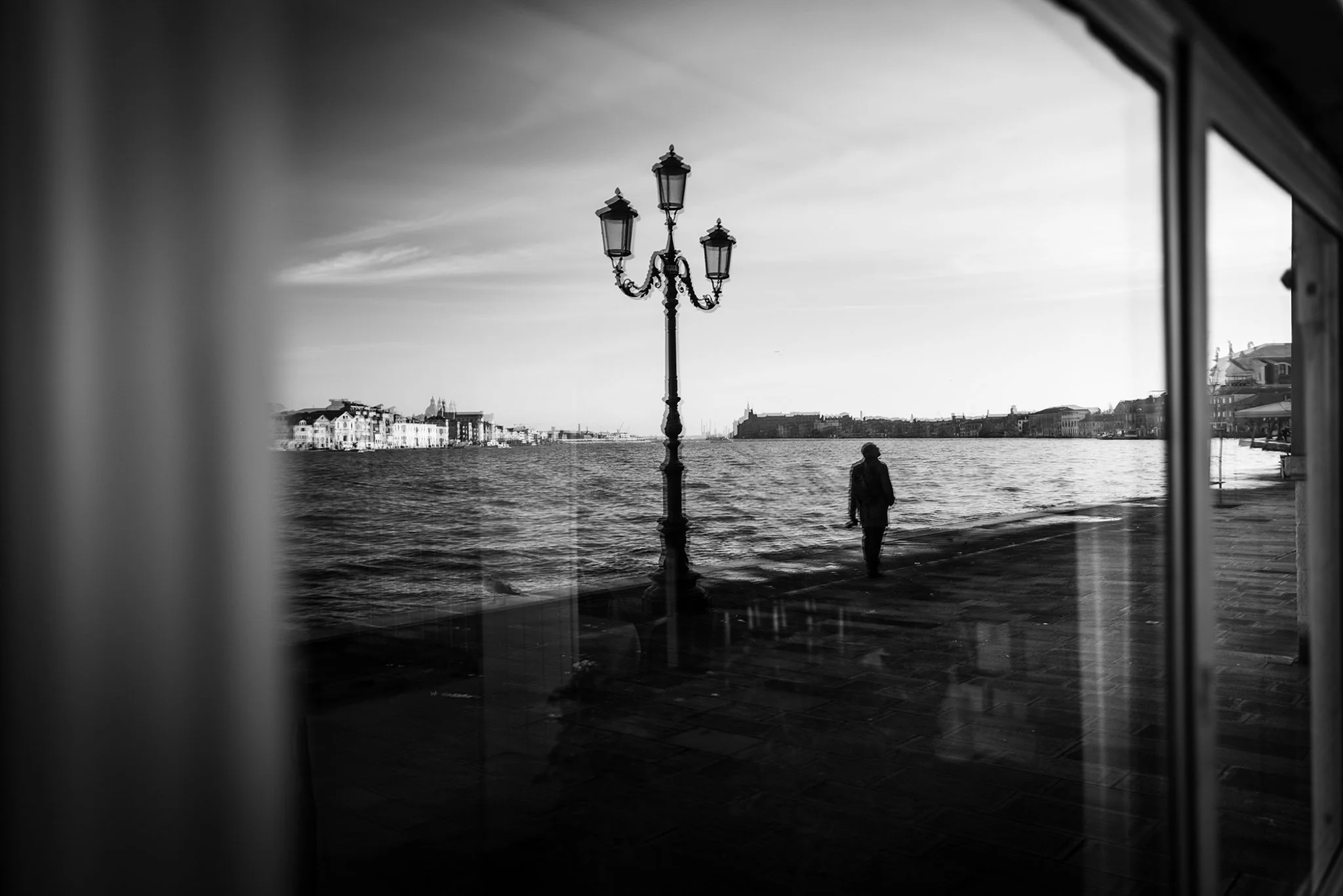 Monochrome_Street_Photography_Venice_0878.jpg