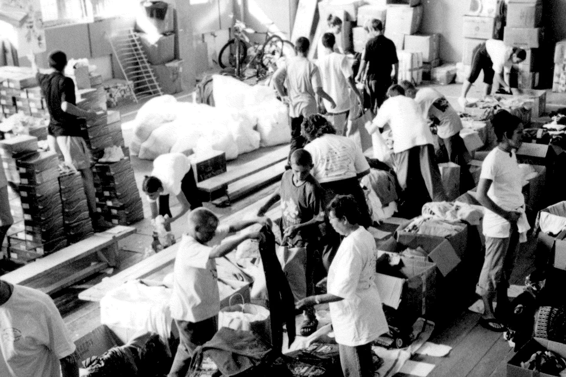 BOXES+VOLUNTEERS-66.jpg