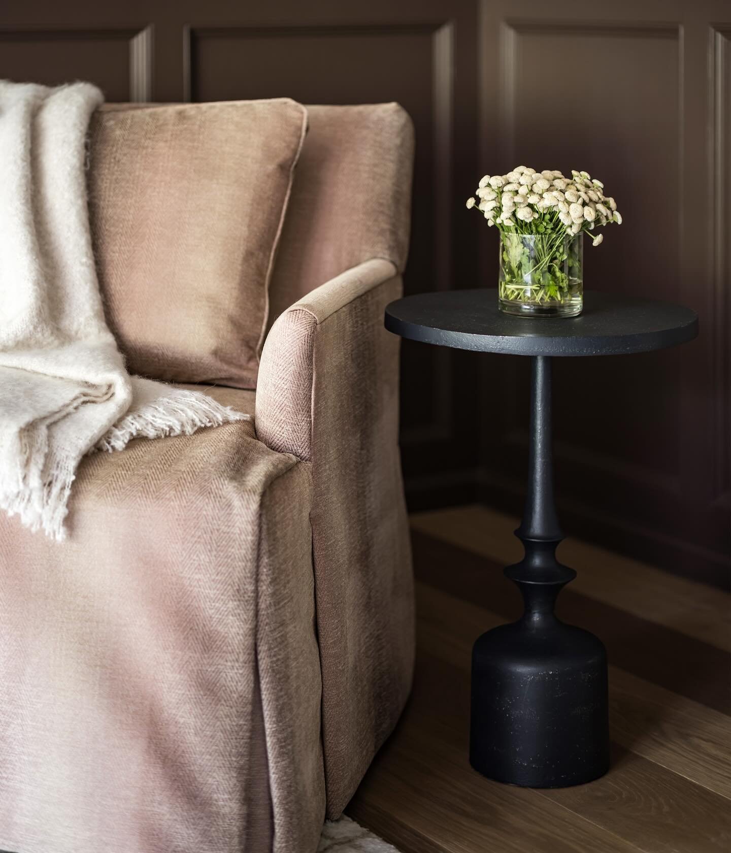 Cozy corners made for weekends

Photo: @joshwacaldwell 

#curatedhome #interiormoments