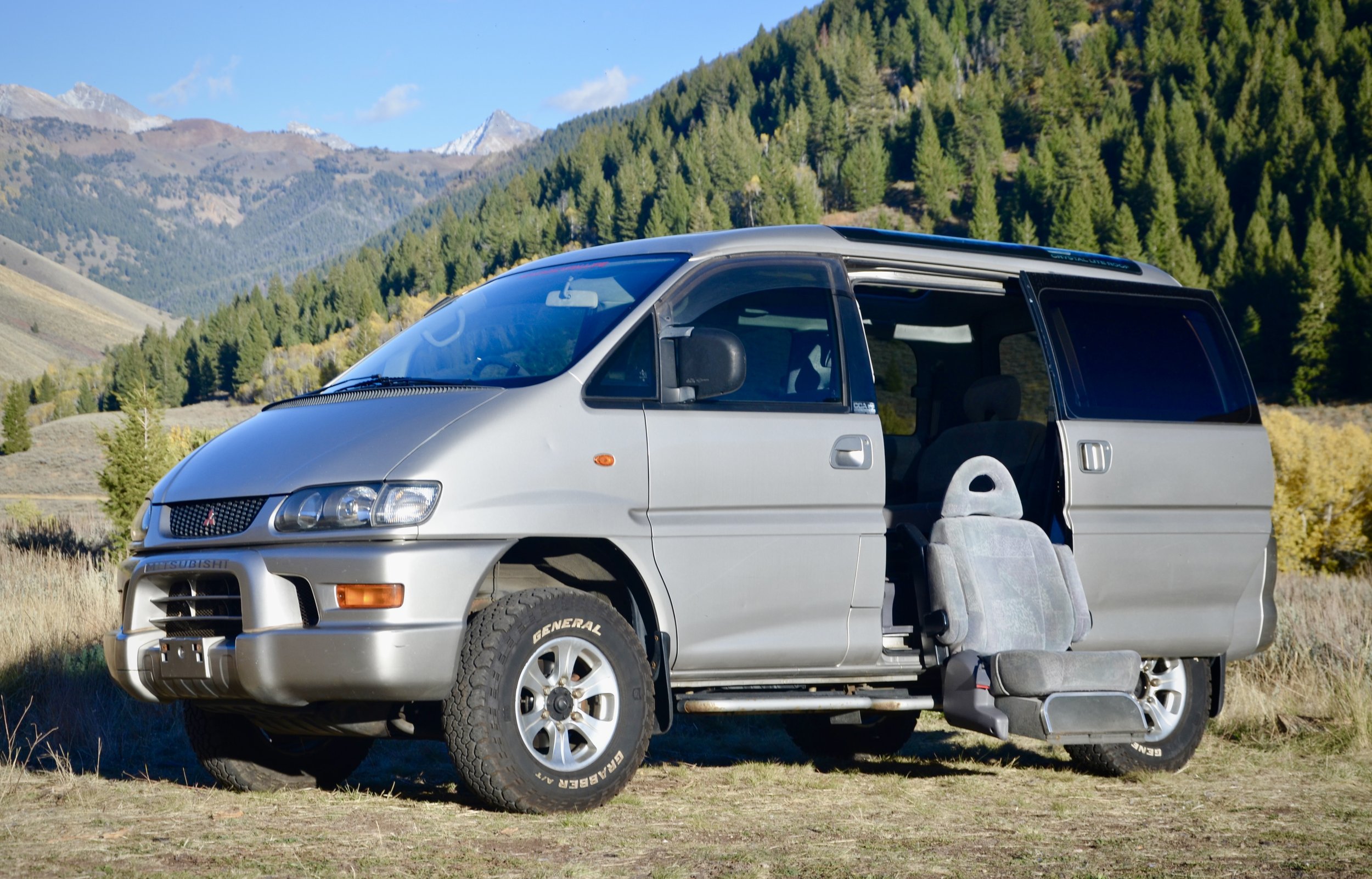 1998 Mitsubishi L400 Spacegear