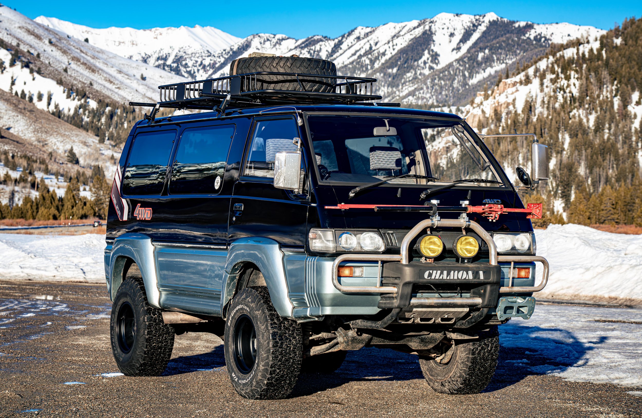 1992 Mitsubishi L300 Starwagon