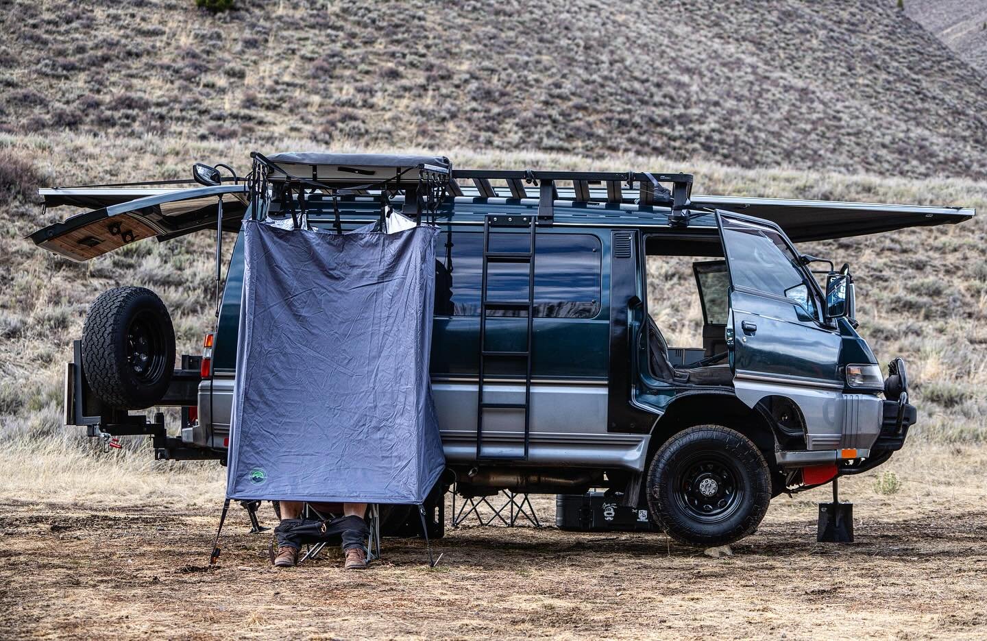 Something HUGE just dropped&hellip; 

We&rsquo;re STOKED to announce the DECKED Delica is officially for sale and equipped for adventure from top to bottom&hellip; This ambitious L300 Starwagon boasts a custom DECKED interior build out, Maintennace R