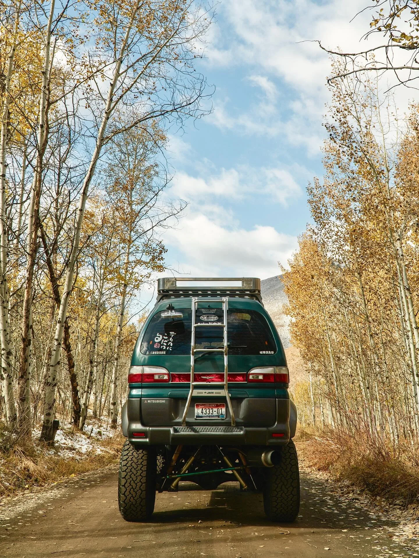 Fall is here, and winter is approaching! These seasons show us why we stick with the Delica for its 4x4 capability and everyday comfort. Who&rsquo;s looking forward to some snow??

#adventurerig #overland #4x4 #4x4van #vanlife #campervan #jdm #delica