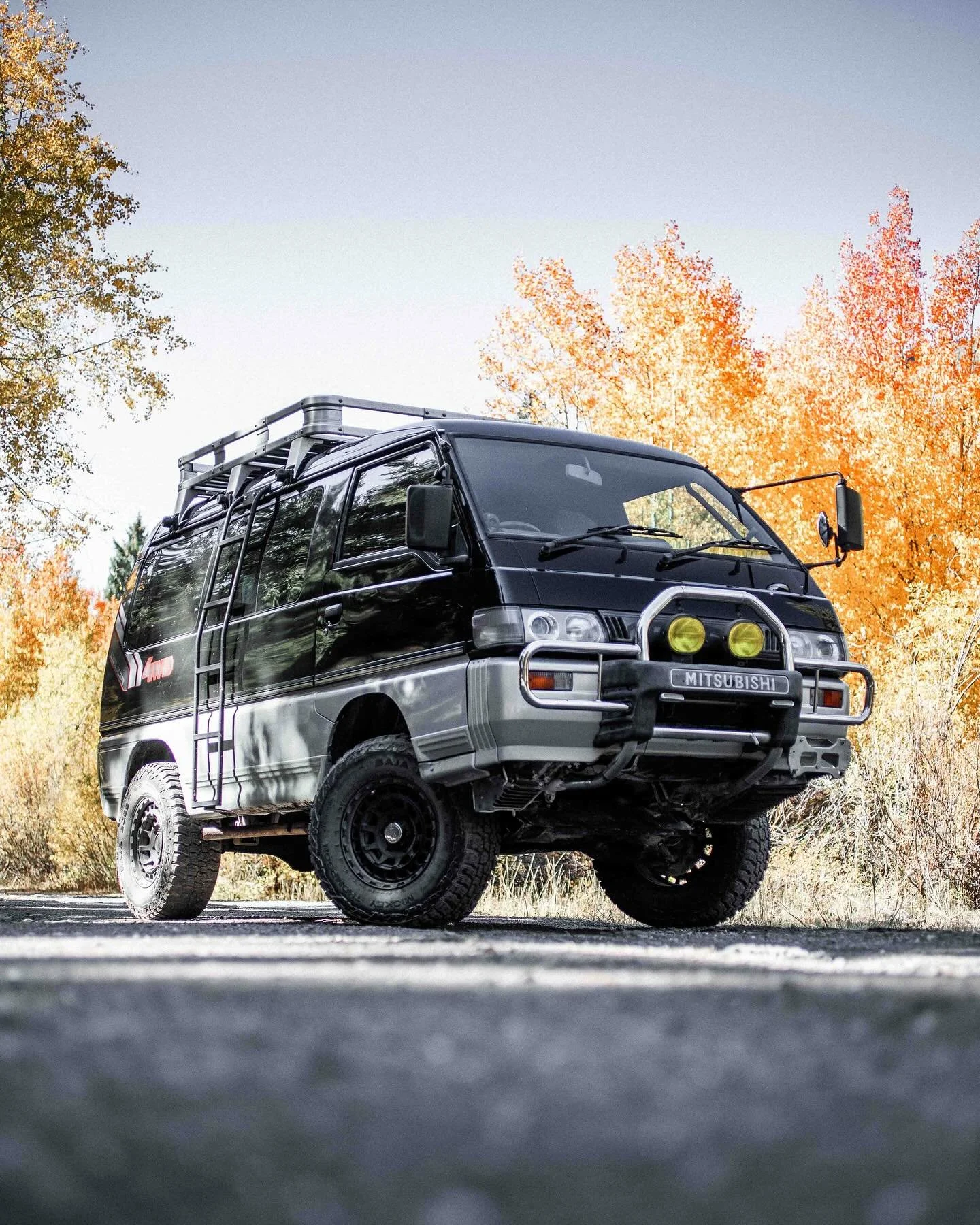 🍂 Does it get any better than this?? 🍂 VADER the #l300 has a freshly rebuilt 4D56 turbo-diesel and sports a 2 inch lift with 31 inch tires. The stage 1 tune boosts the power and gas mileage at the same time. The heavy duty roof rack and ladder ties