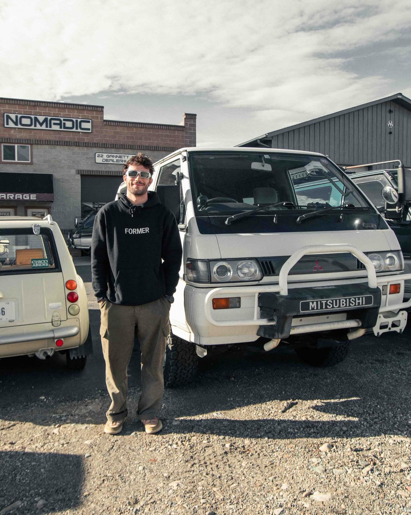 @austinfernand had his beautiful L300 at our shop for some maintenance and upgrades recently.

- Stage 1 Tune
- 2-inch Lift Kit
- 31-inch A/T Tires

Thanks Austin! Hope you enjoy the upgrades!

#l300 #jdm #delica #vanlife #4x4