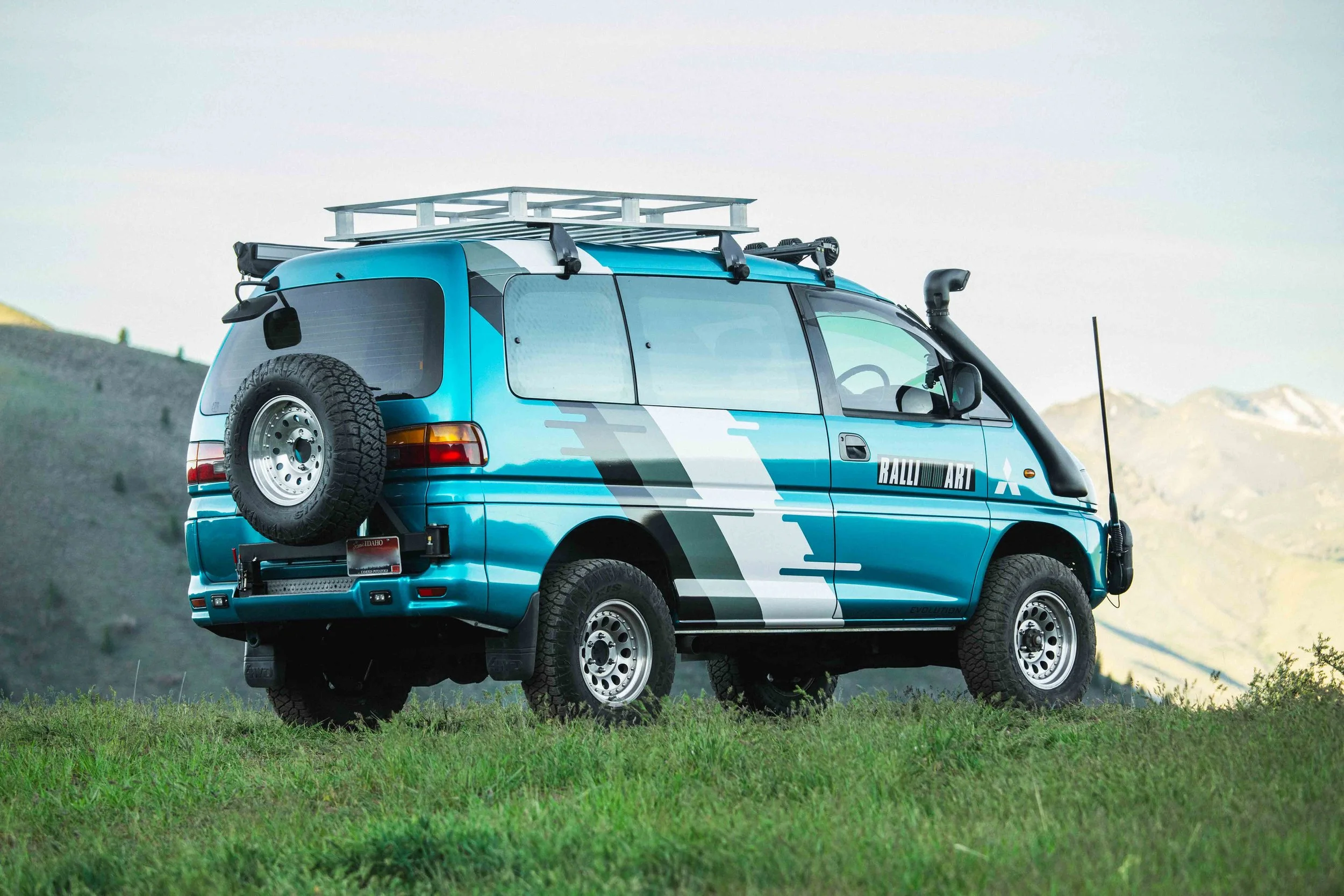 1997 Mitsubishi Delica JDM car for sale — photo 6 of 25