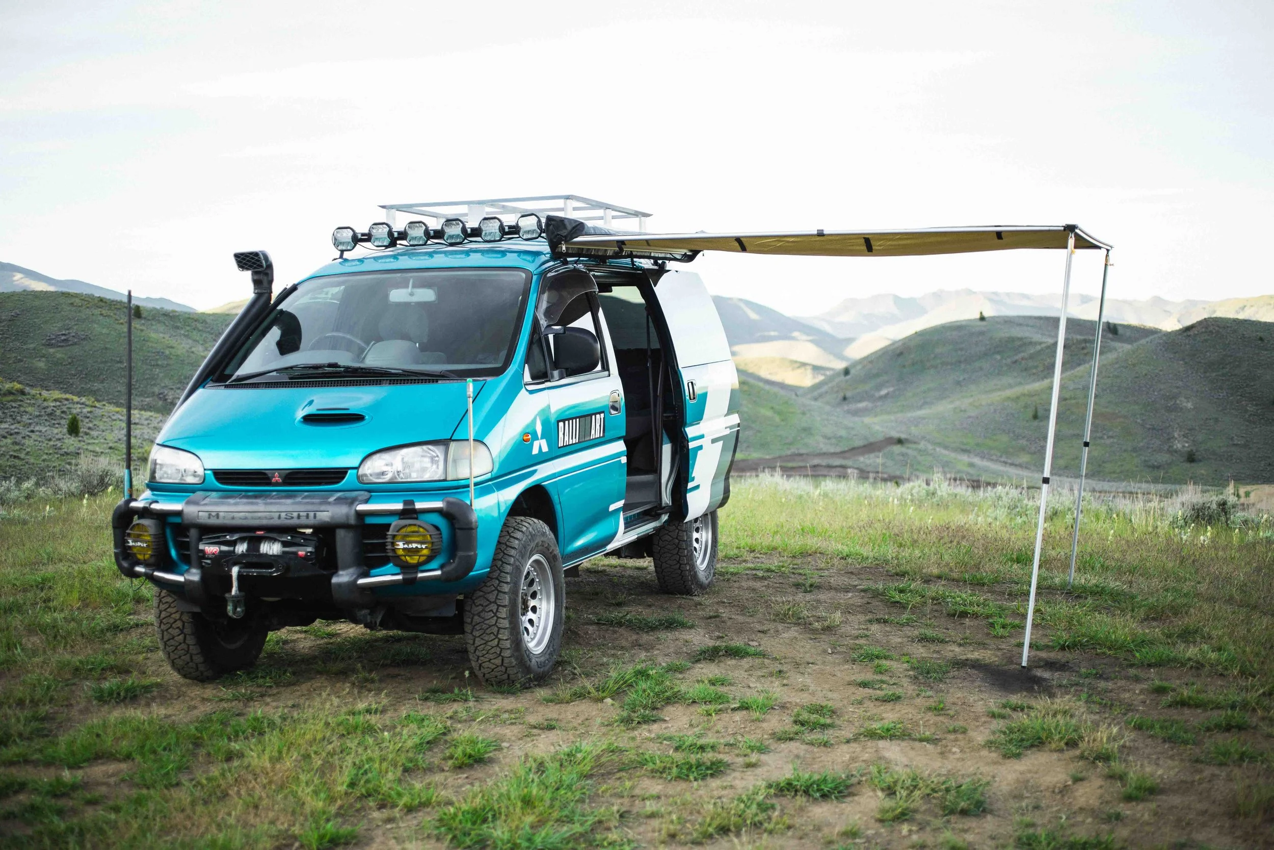 1997 Mitsubishi Delica JDM car for sale — photo 10 of 25