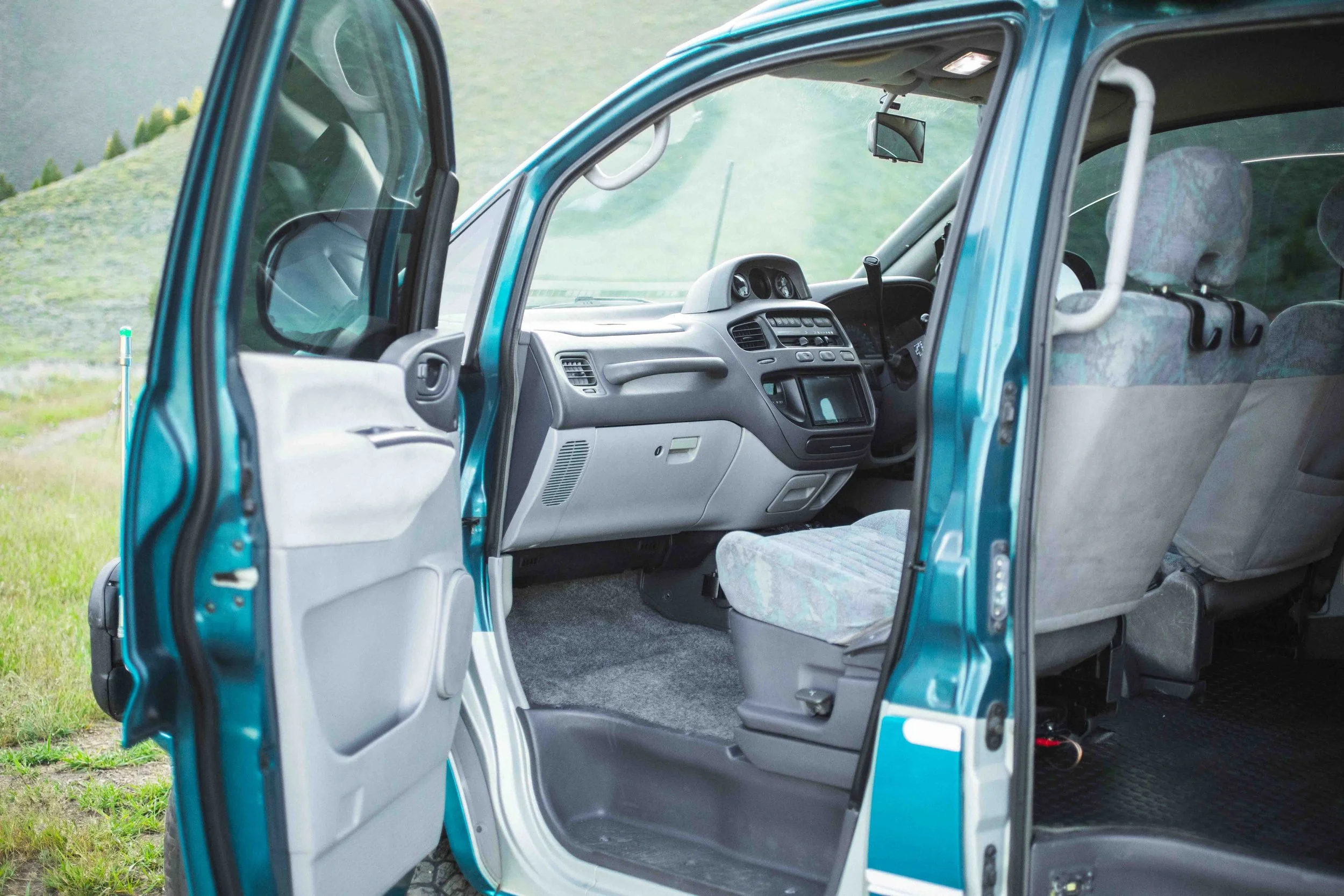 1997 Mitsubishi Delica JDM car for sale — photo 23 of 25
