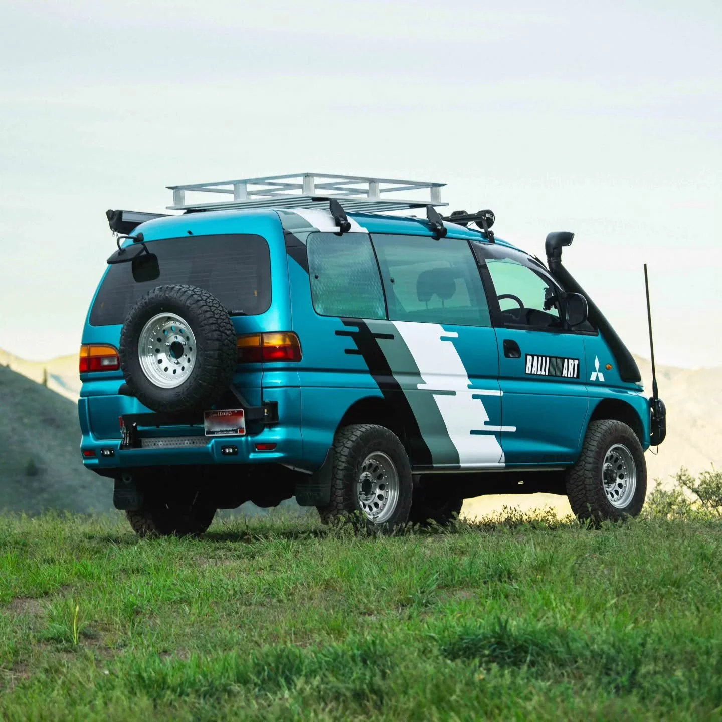 NEW LISTING | 🚨 Atomic 原子の &mdash; 4M40 Jasper

This 1997 Special Edition Spacegear delivers pure "fast" energy, balancing its playful, cartoon-like appearance with foundational predictability. 

The true beauty lies in the details of this