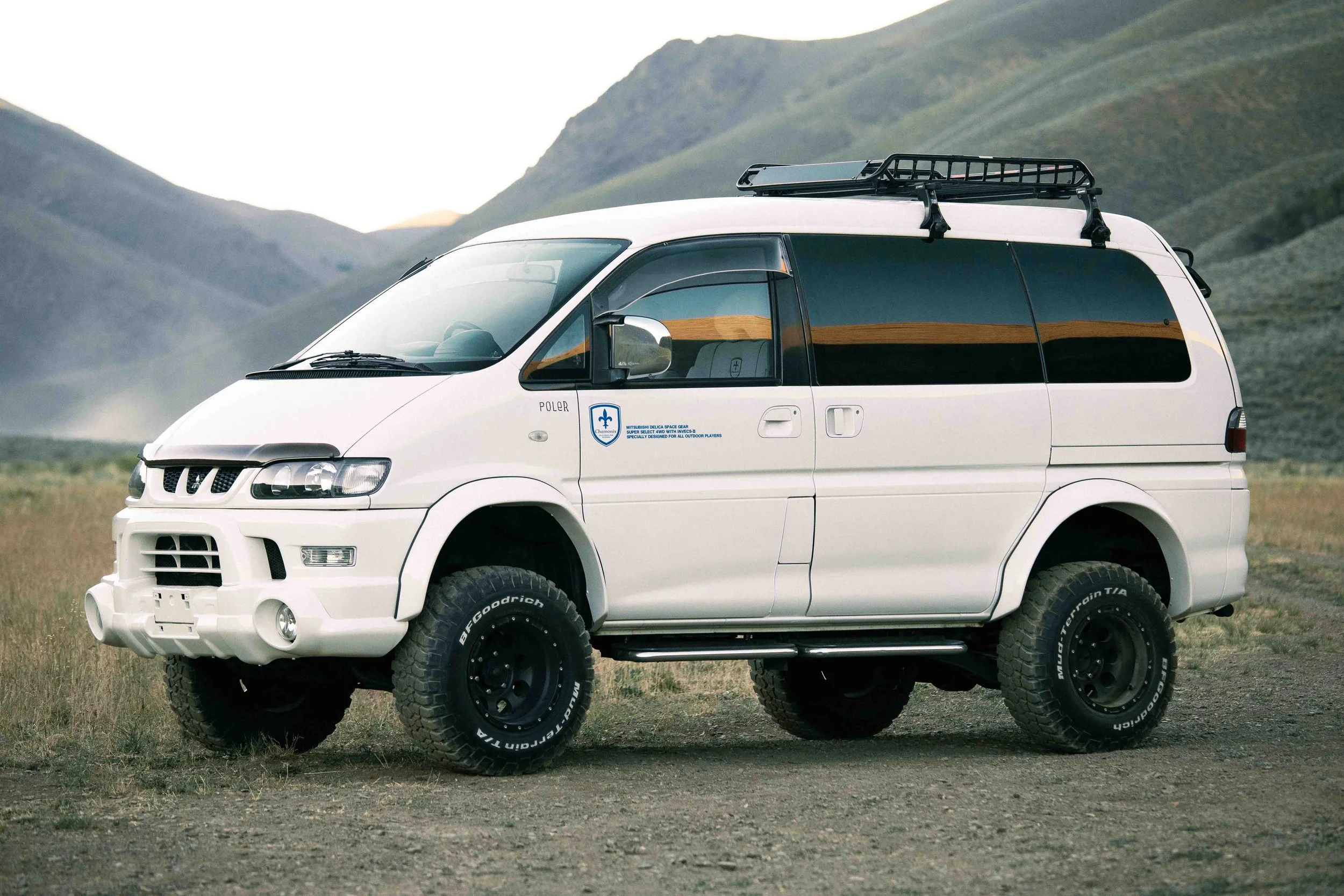 2000 Mitsubishi Delica JDM car for sale — photo 2 of 25