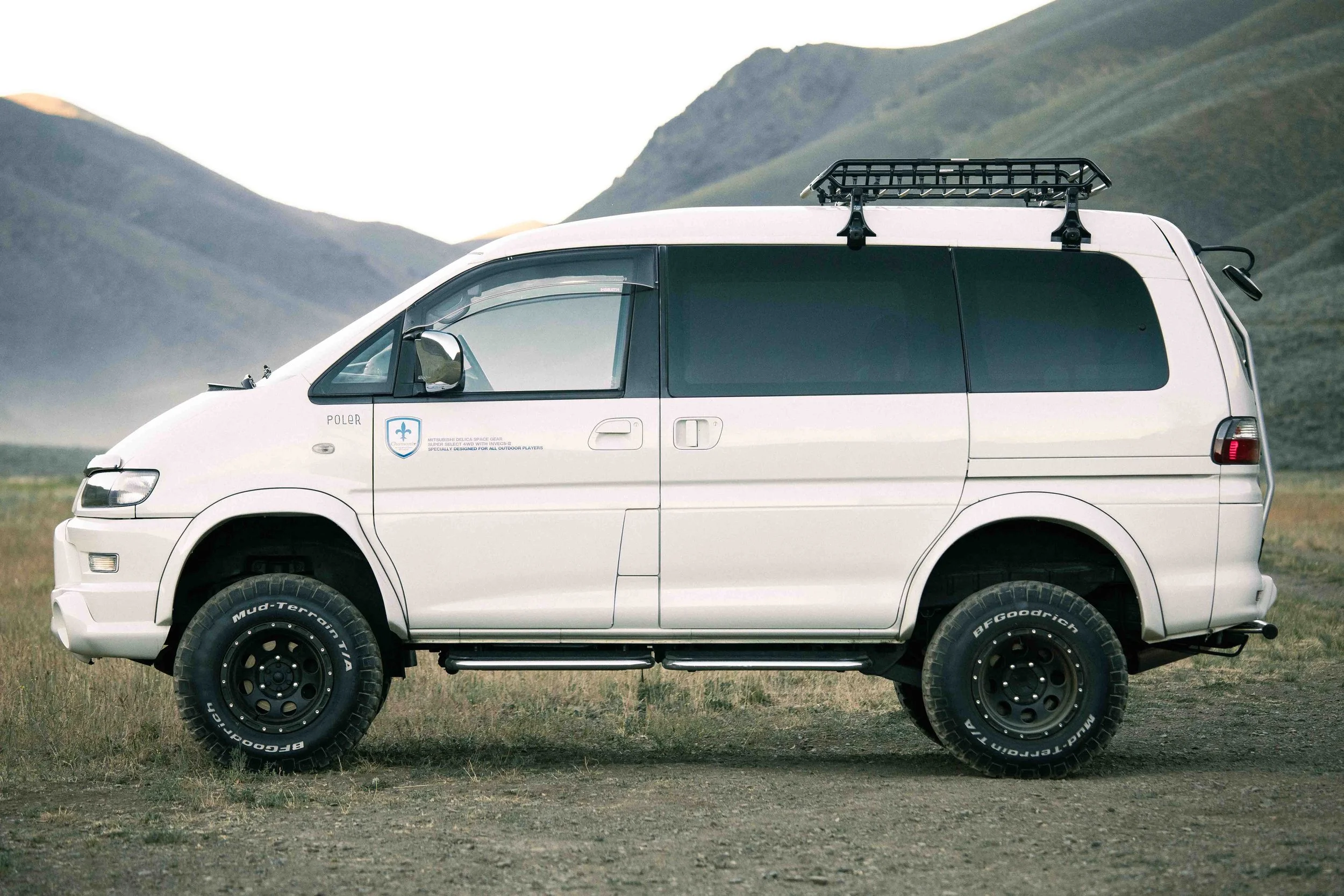 2000 Mitsubishi Delica JDM car for sale — photo 3 of 25