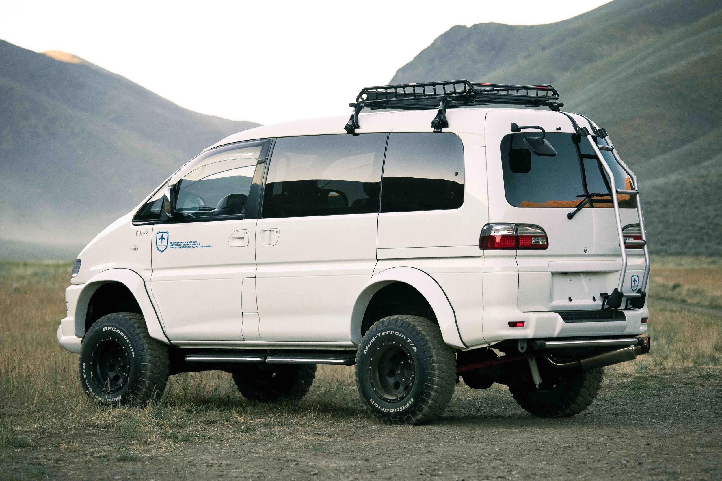 2000 Mitsubishi Delica JDM car for sale — photo 4 of 25