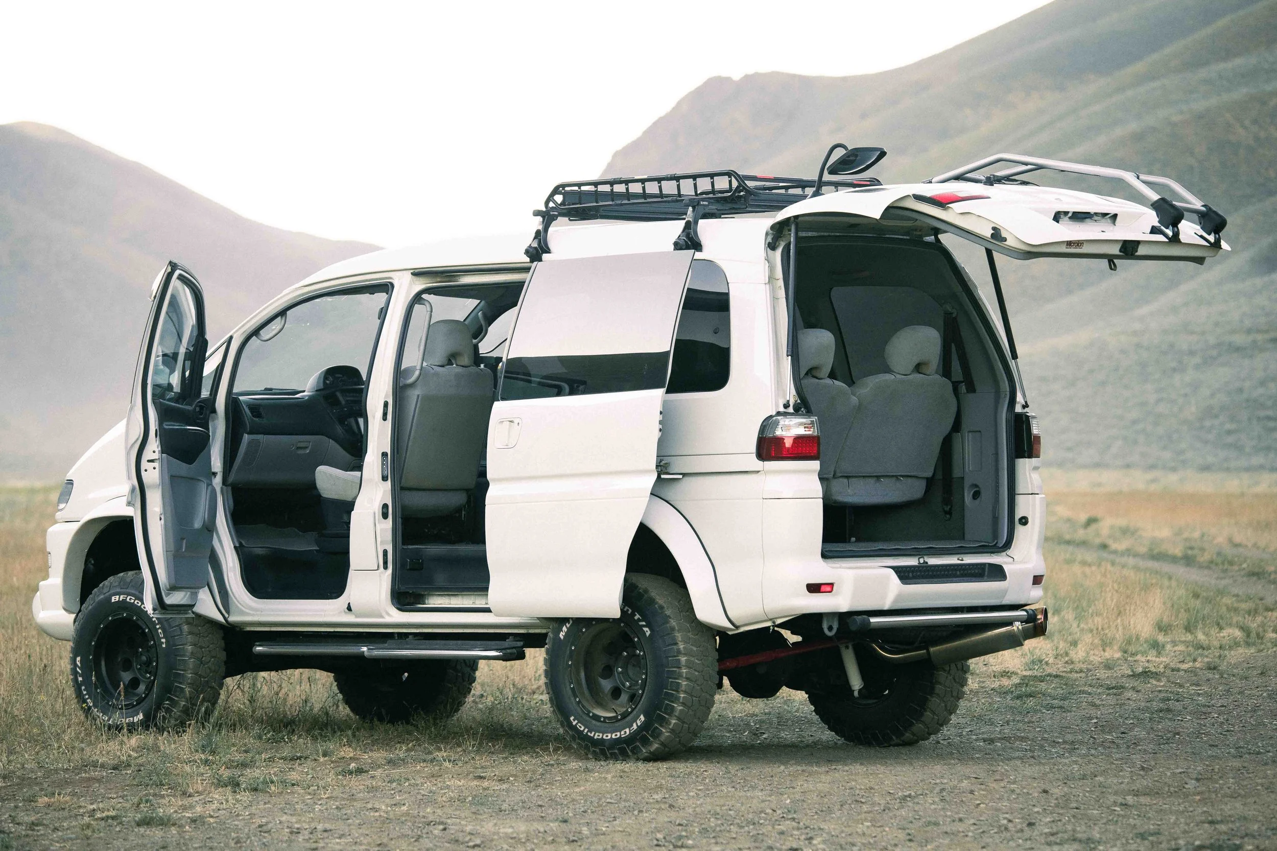 2000 Mitsubishi Delica JDM car for sale — photo 5 of 25