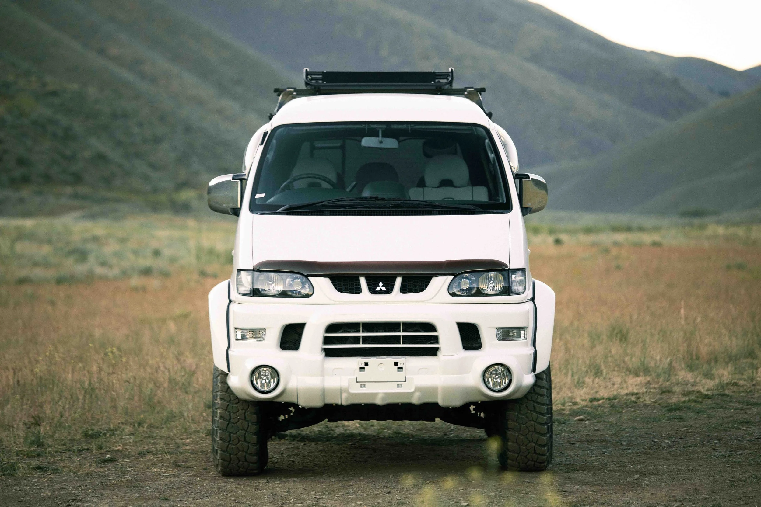 2000 Mitsubishi Delica JDM car for sale — photo 10 of 25