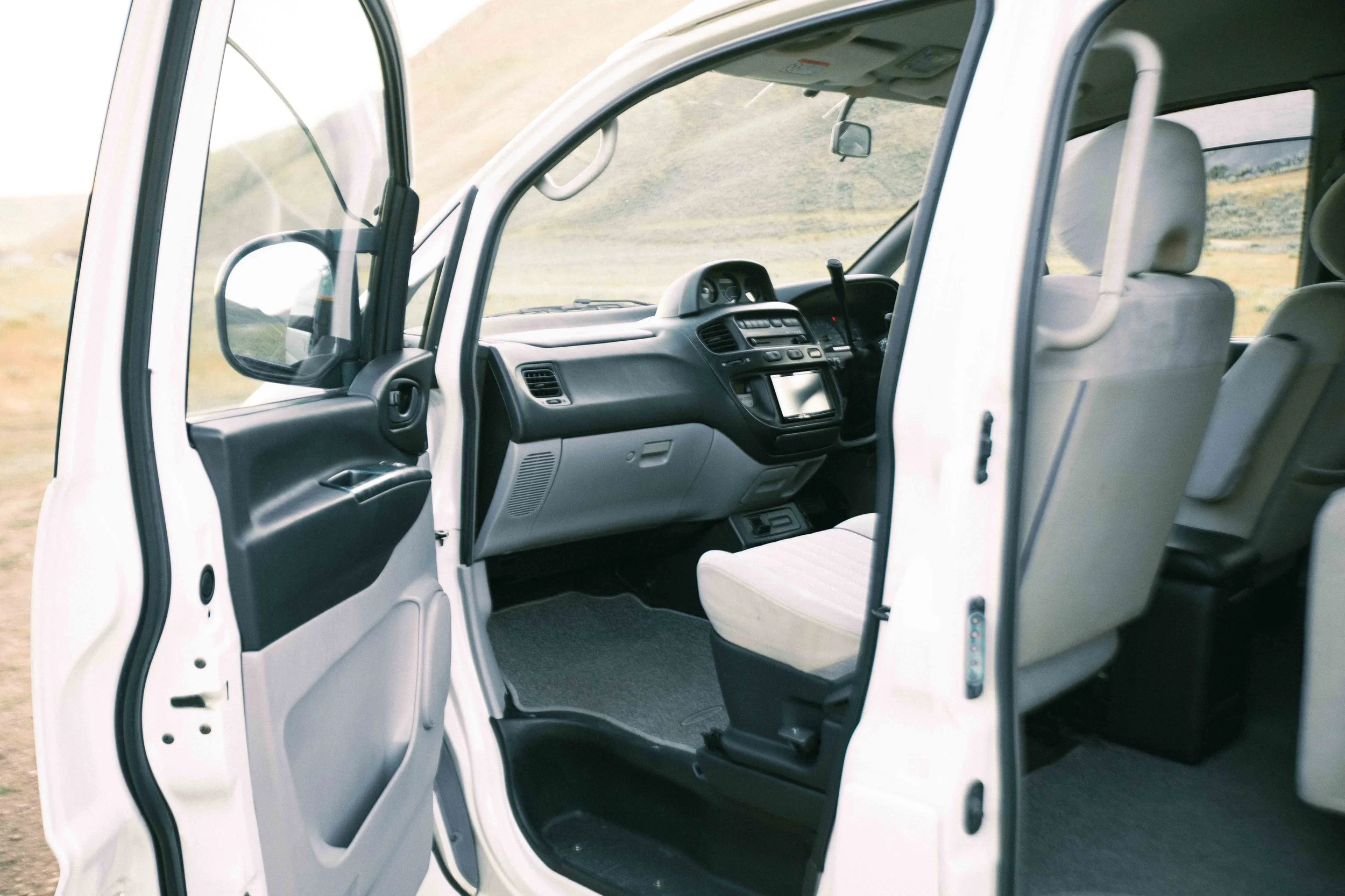 2000 Mitsubishi Delica JDM car for sale — photo 11 of 25